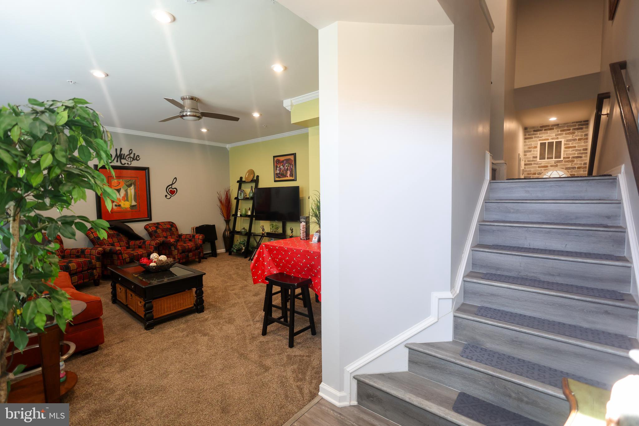 WESTCHESTER SQUARE - Residential