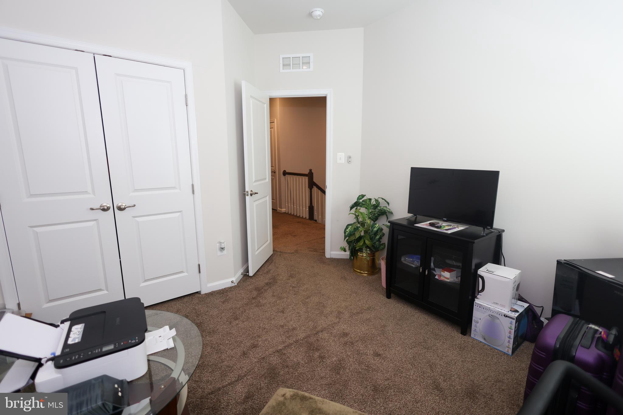 WESTCHESTER SQUARE - Residential