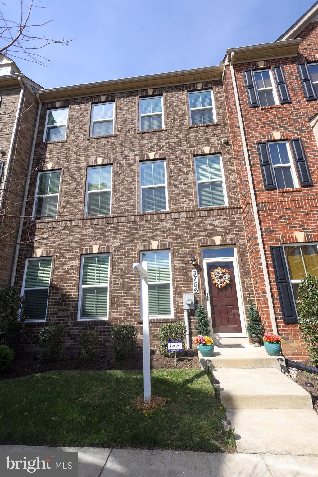 WESTCHESTER SQUARE - Residential