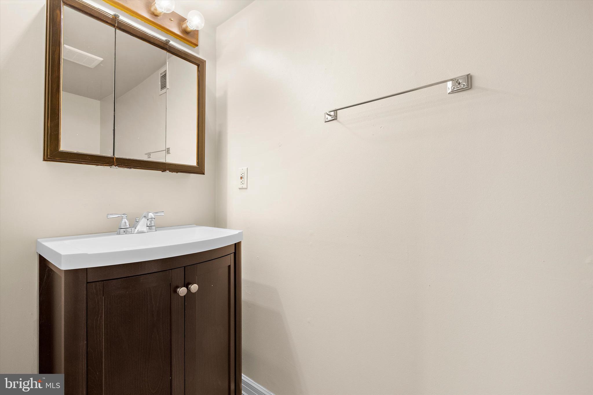 ELIZABETHS LANDING - Residential