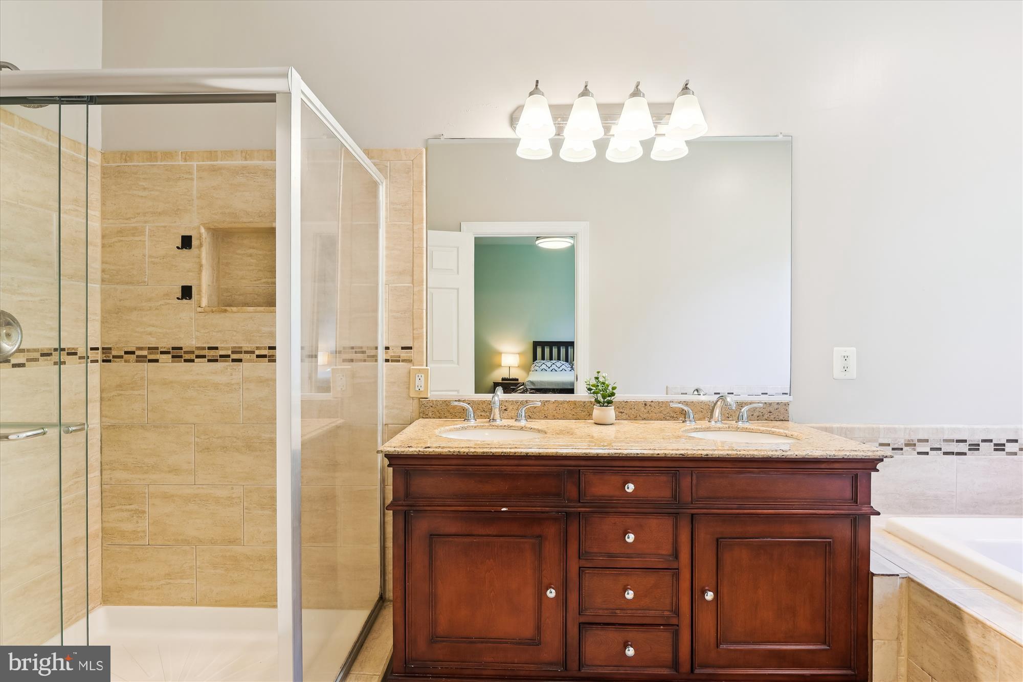 JAPONICA - Residential