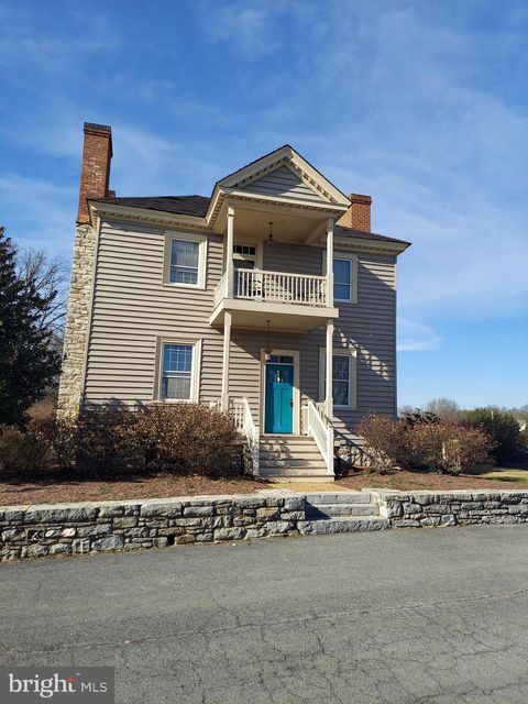 Photo of 134 Golf Club Cir, FRONT ROYAL, VA 22630 (MLS # VAWR2013202)