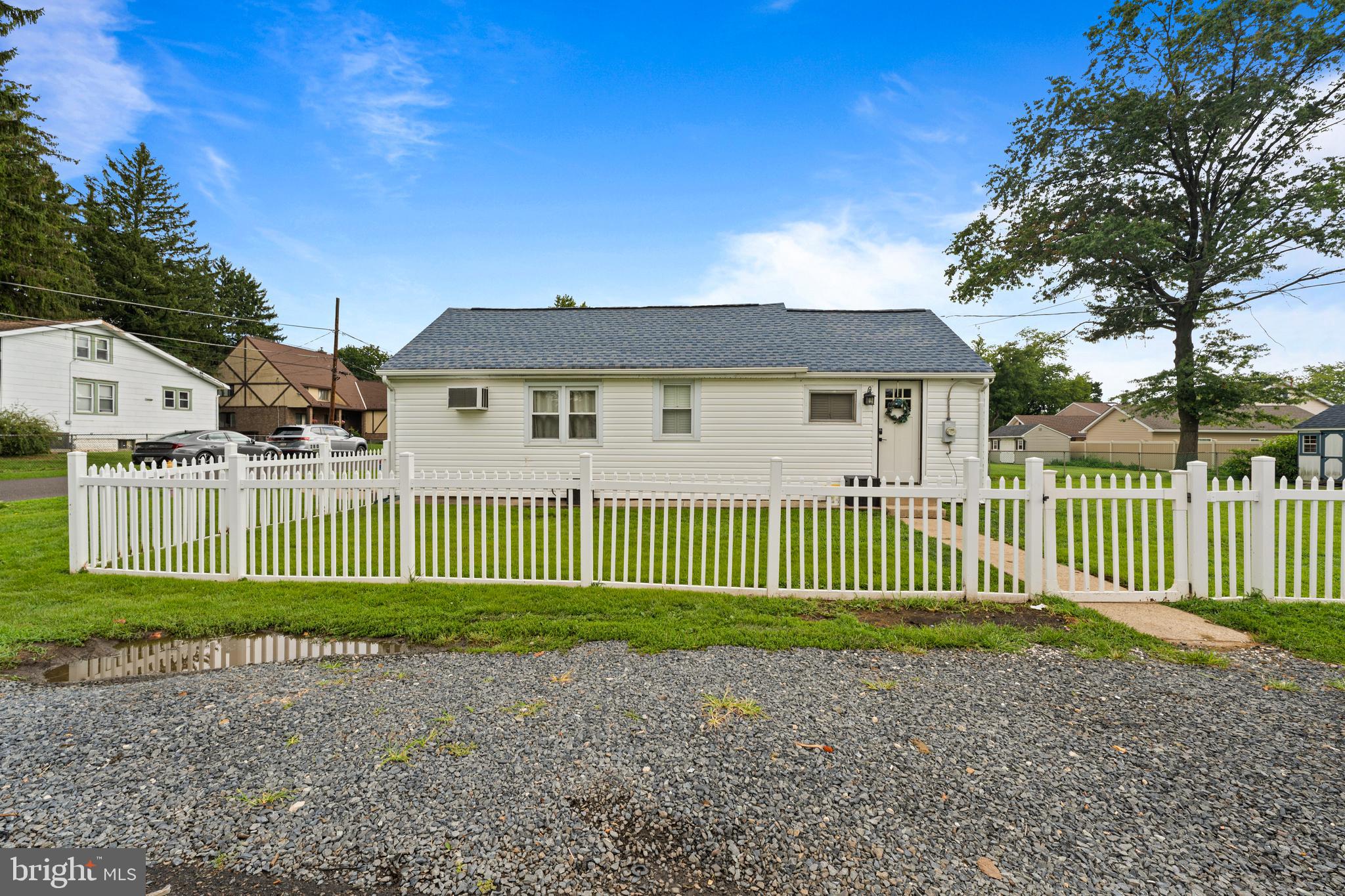 2807 JUNE AVENUE