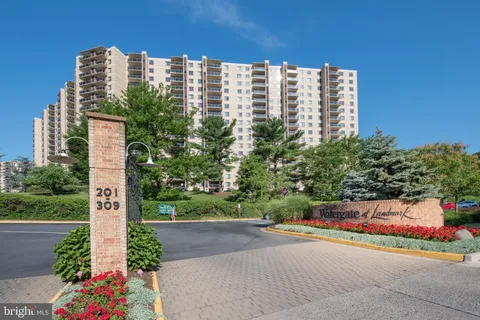 307 Yoakum Parkway Unit 1808, Alexandria, VA MLS: VAAX2053354