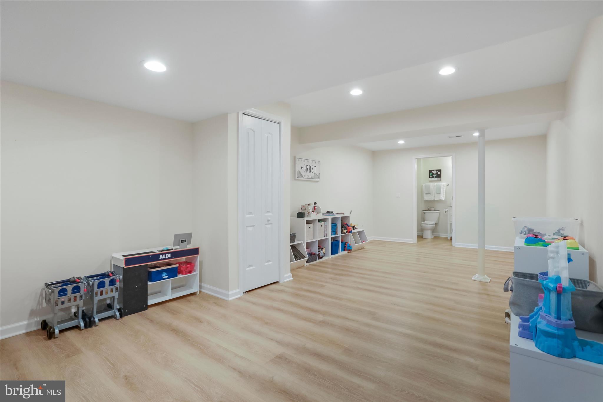 ASHLAND VILLAGE - Residential