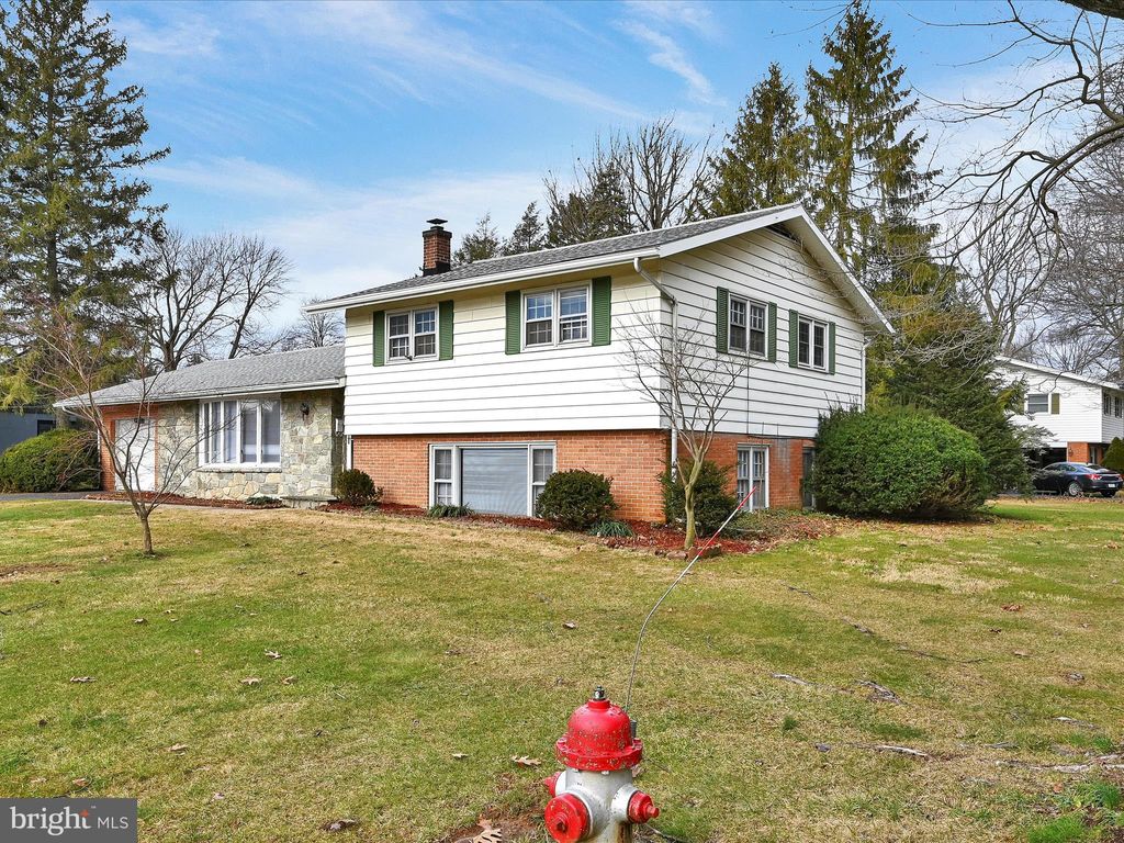 Photo of 195 Stanley Avenue, Landisville, PA 17538 (MLS # PALA2044500)