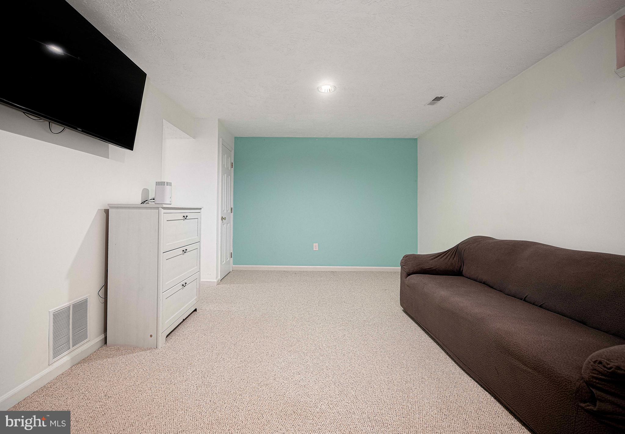 LAUREL WOODS - Residential