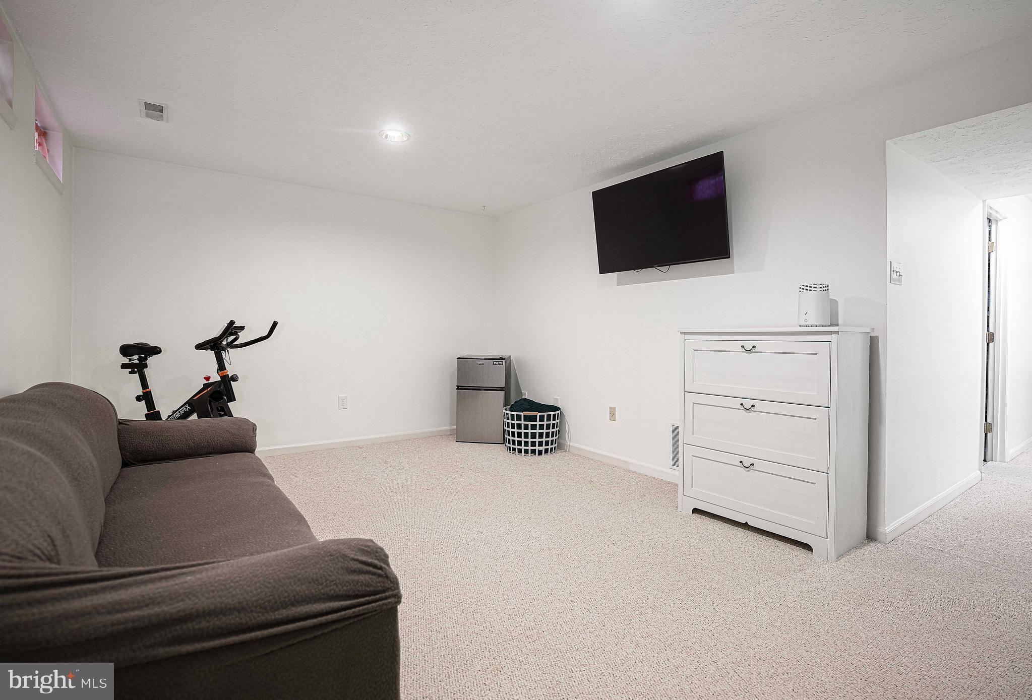 LAUREL WOODS - Residential