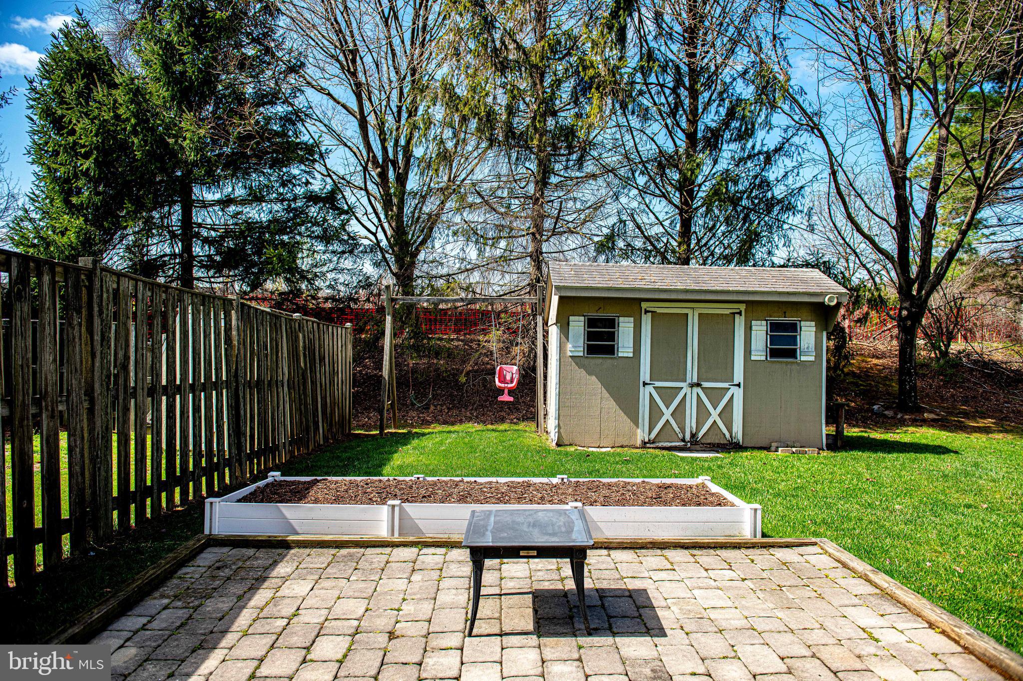 LAUREL WOODS - Residential