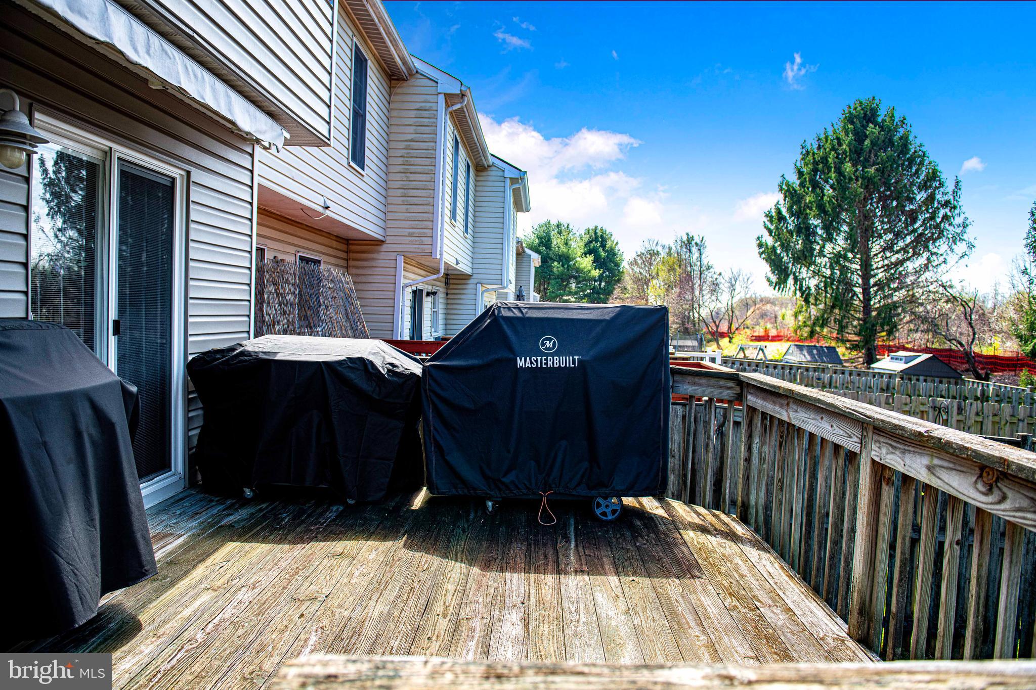 LAUREL WOODS - Residential