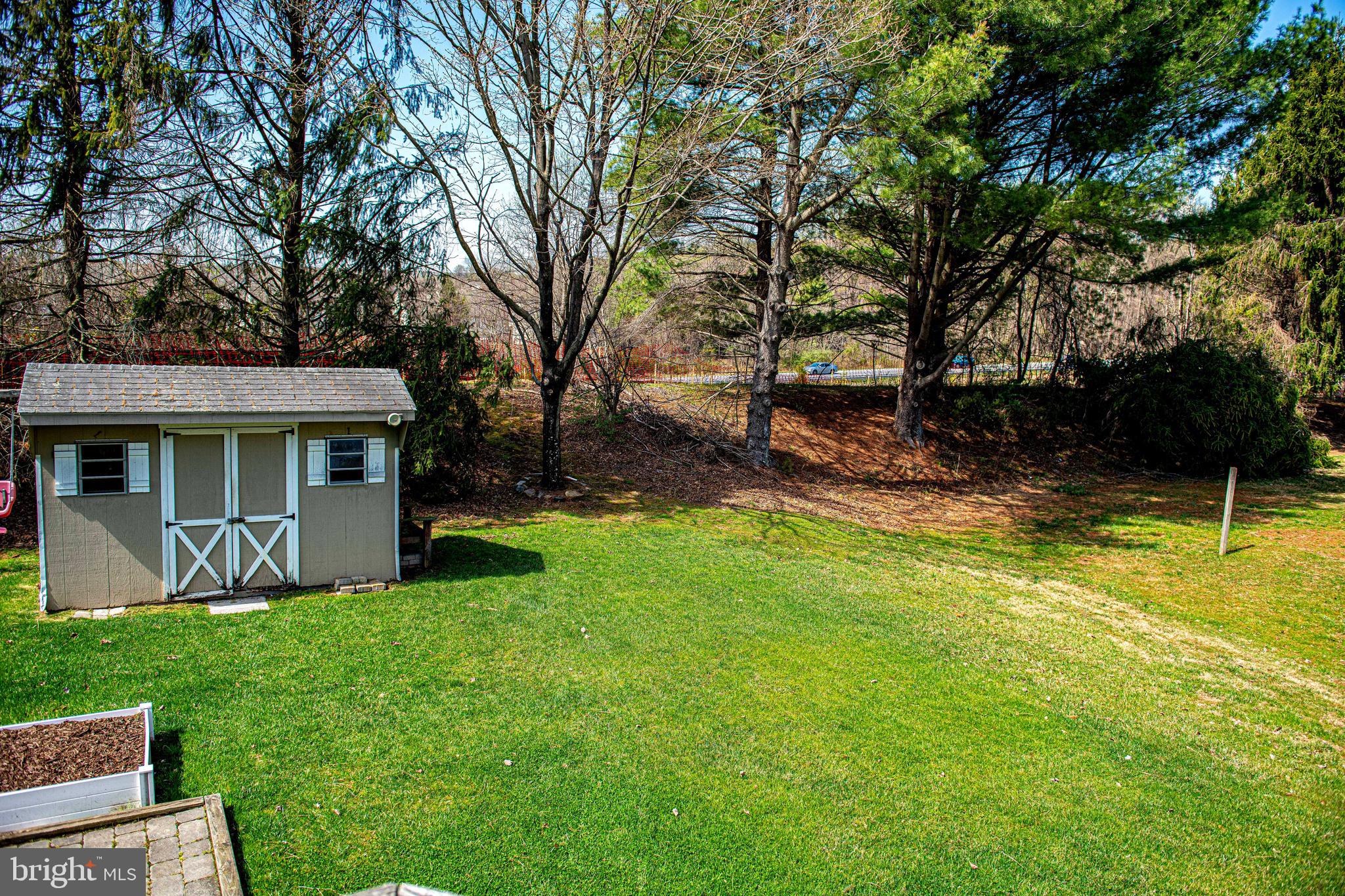 LAUREL WOODS - Residential