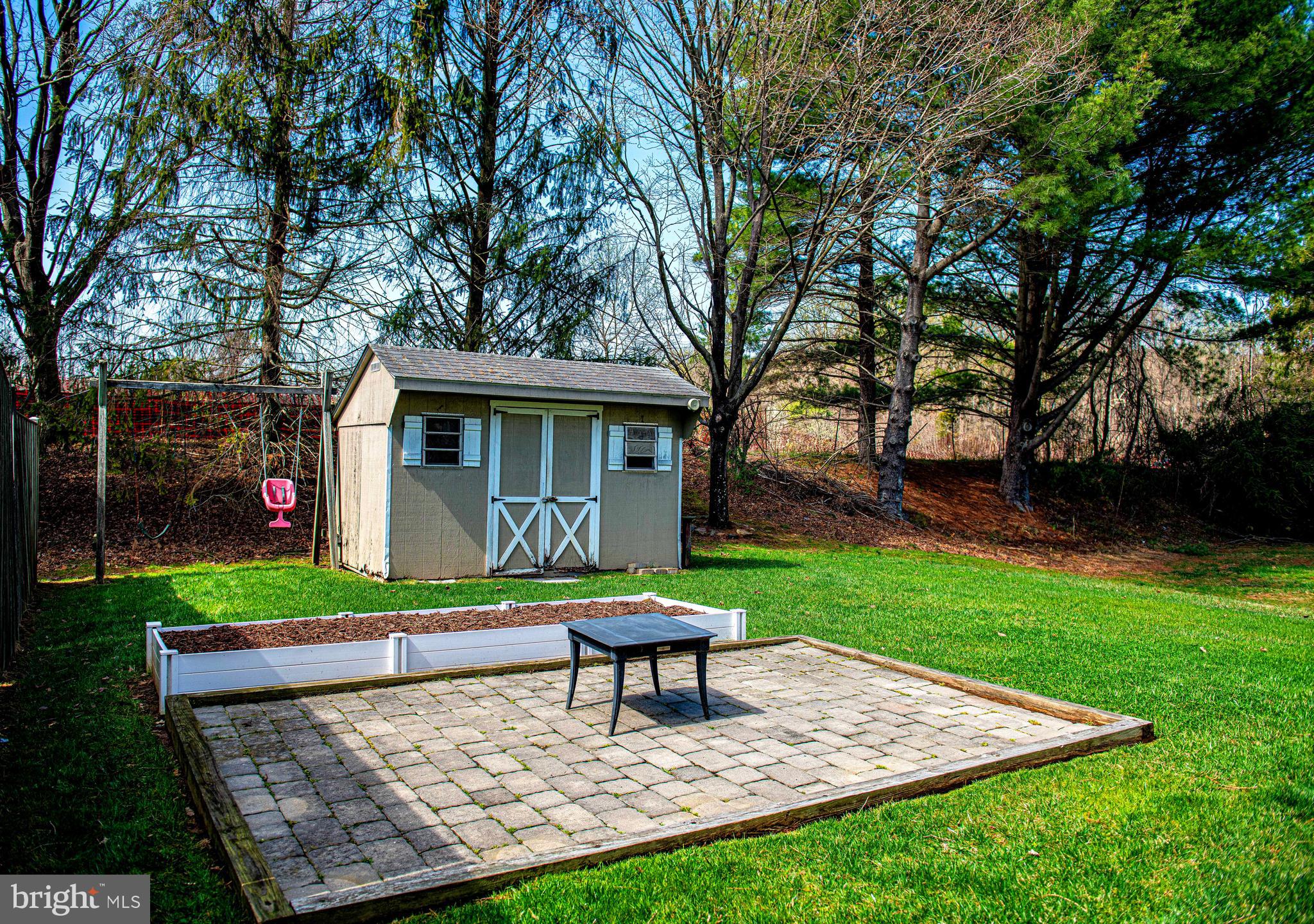 LAUREL WOODS - Residential