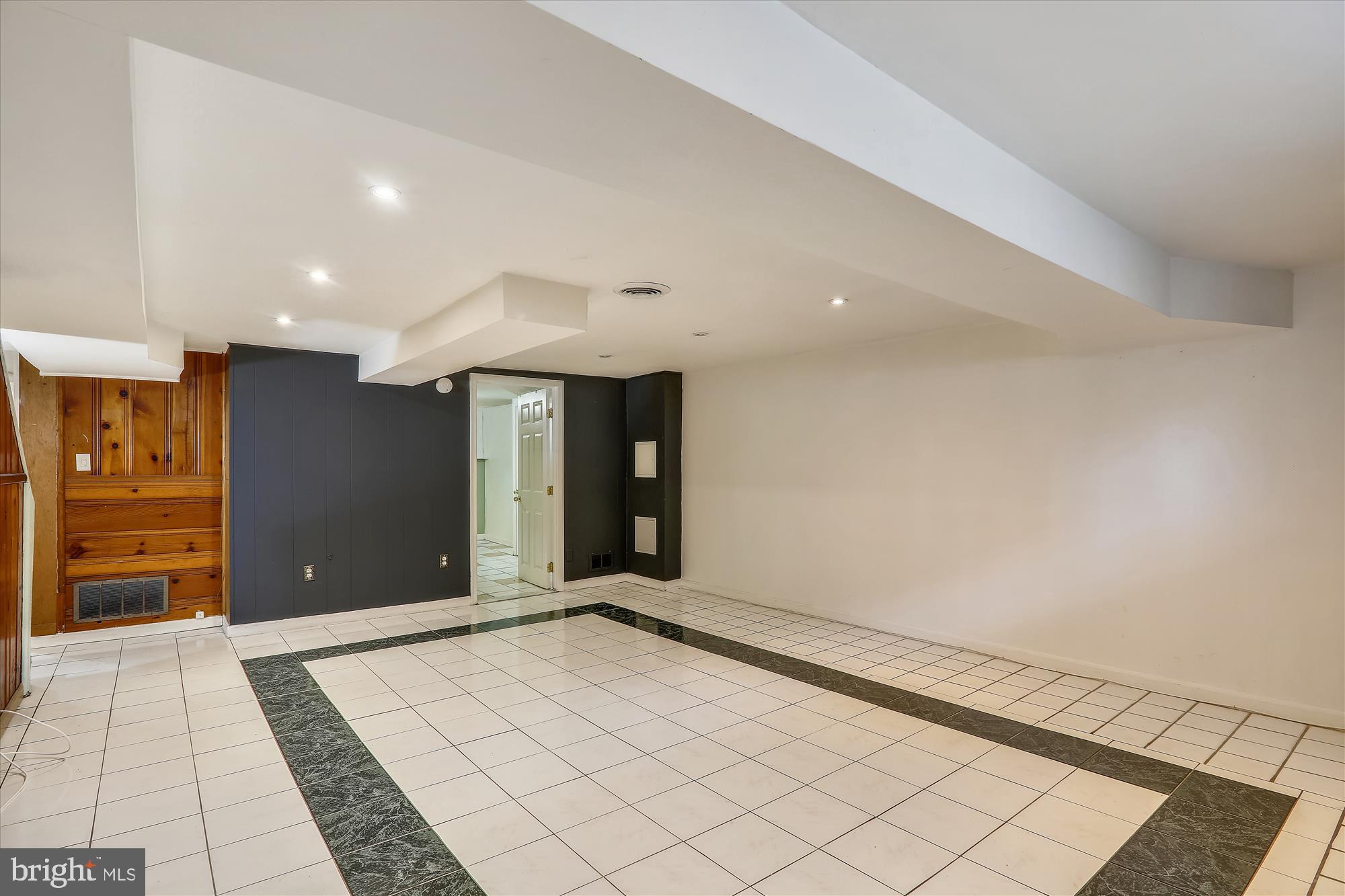 UNIVERSITY GARDENS - Residential