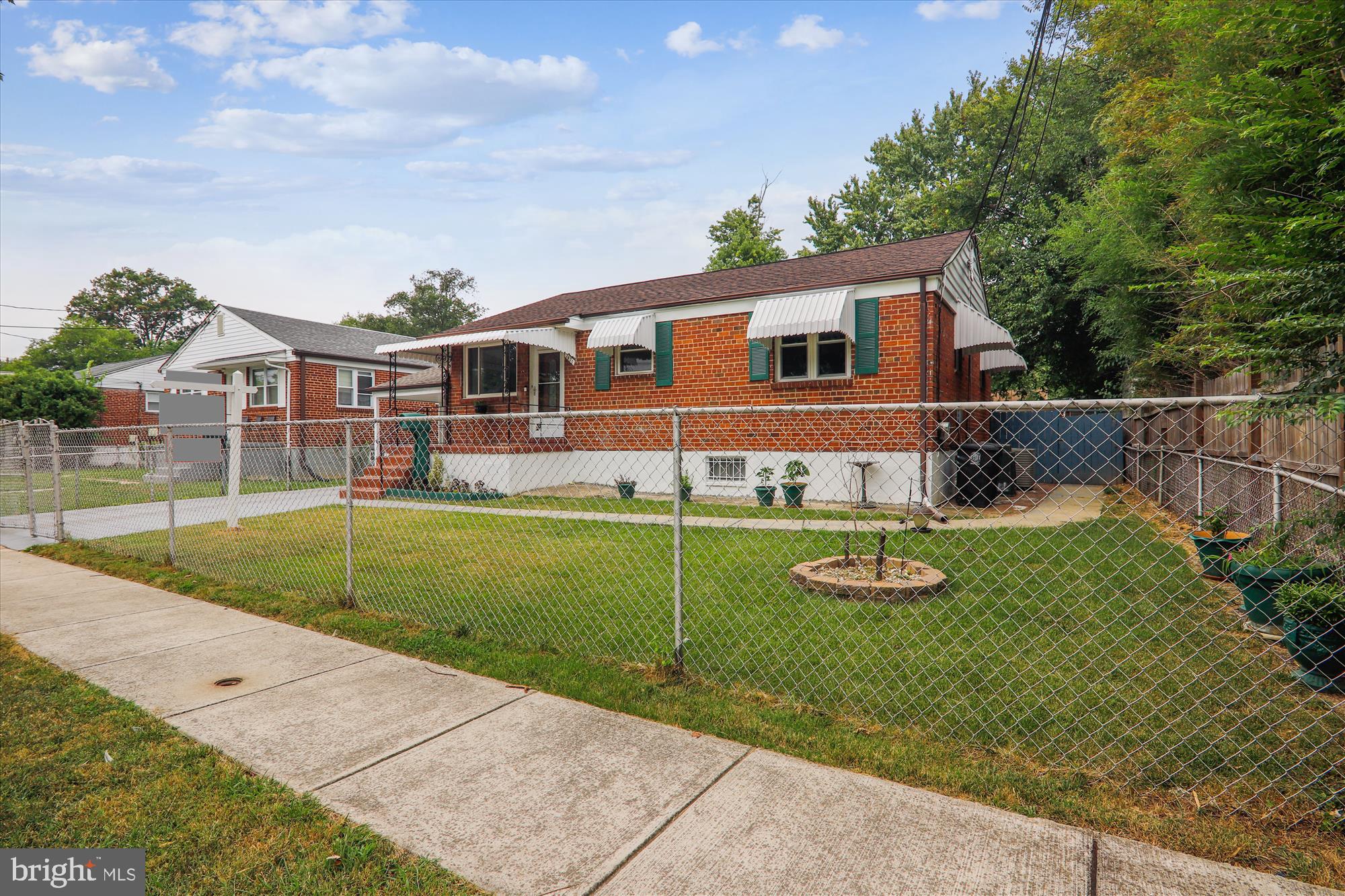 UNIVERSITY GARDENS - Residential