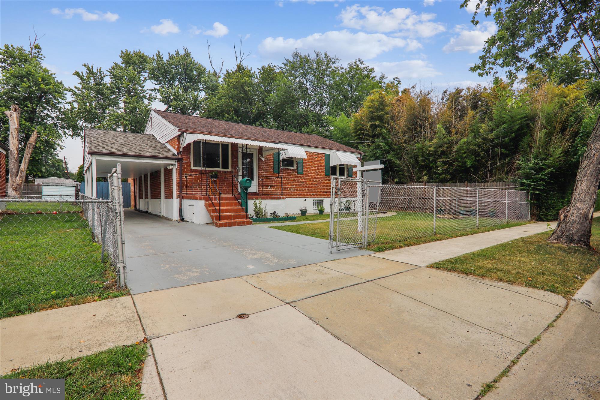 UNIVERSITY GARDENS - Residential