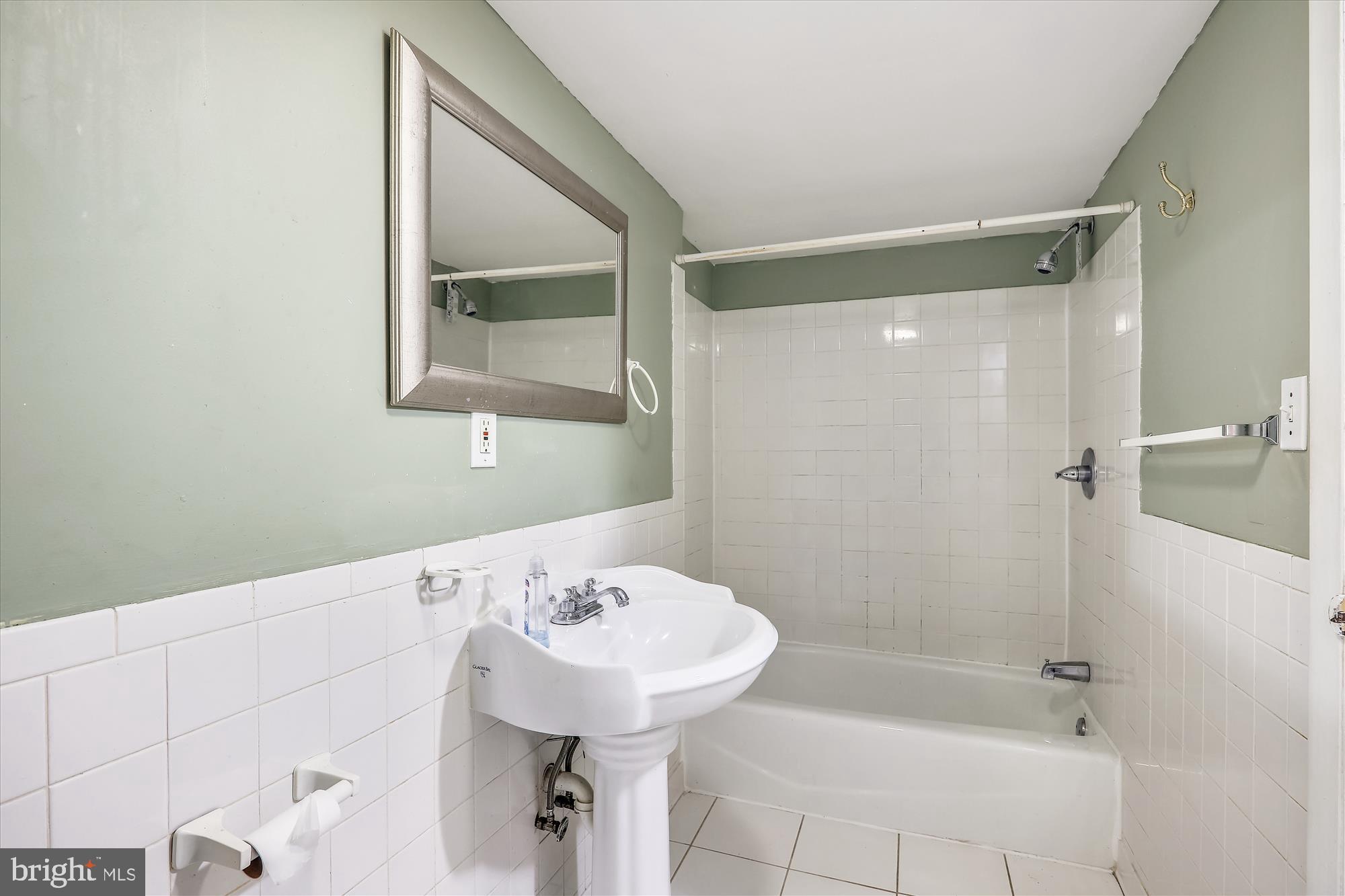 UNIVERSITY GARDENS - Residential