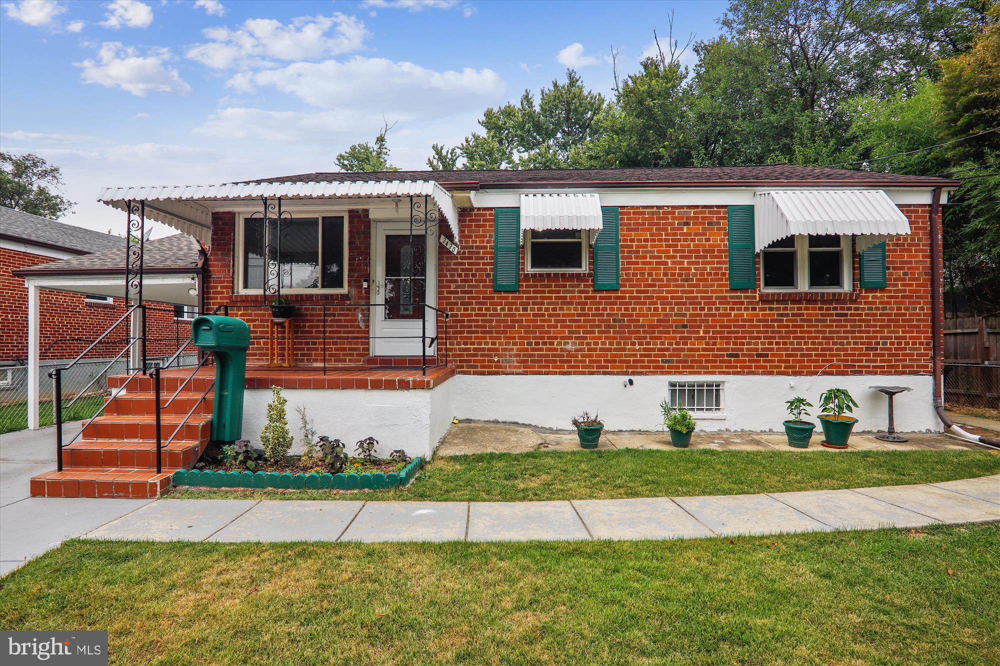 UNIVERSITY GARDENS - Residential