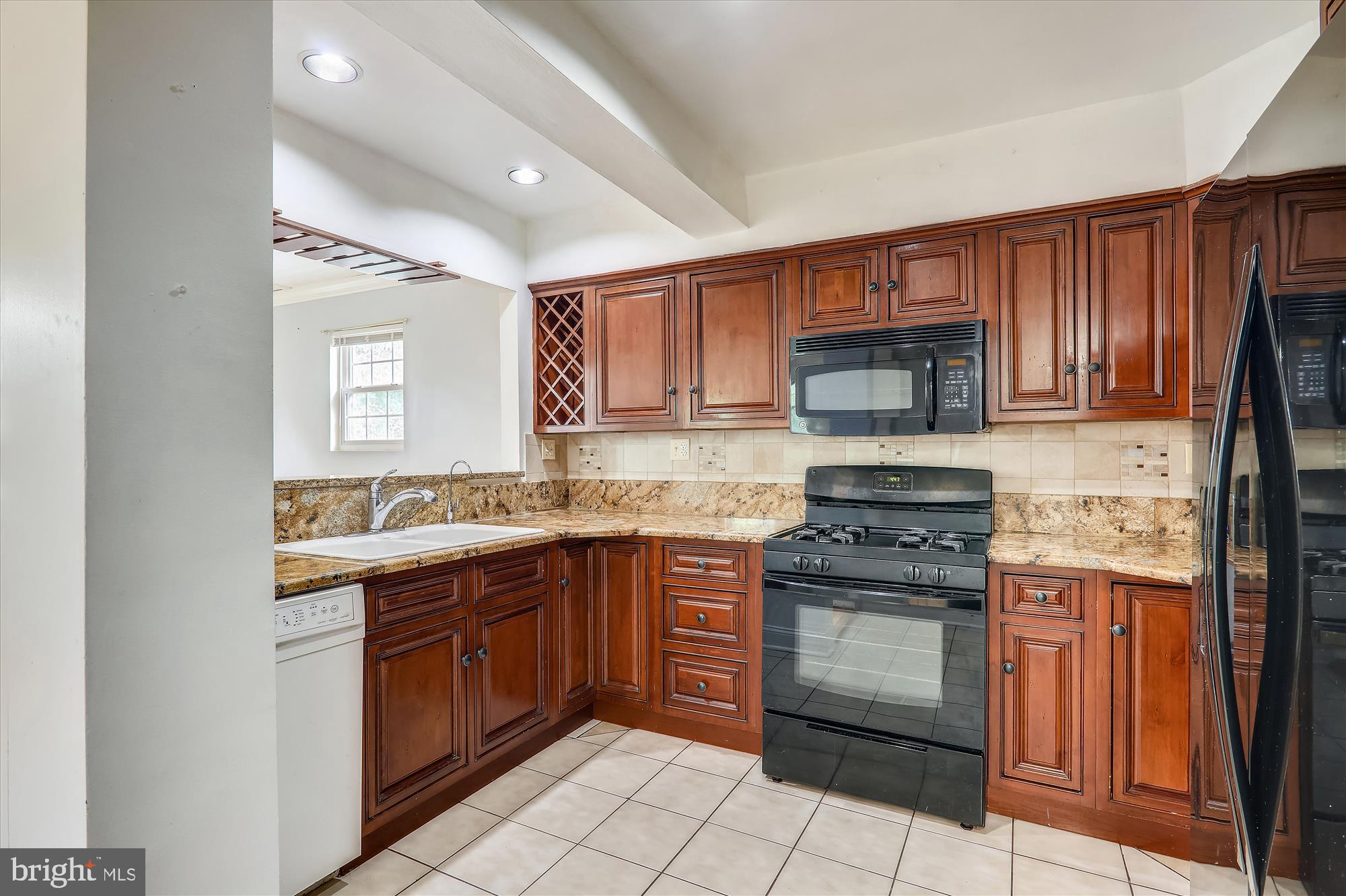 UNIVERSITY GARDENS - Residential