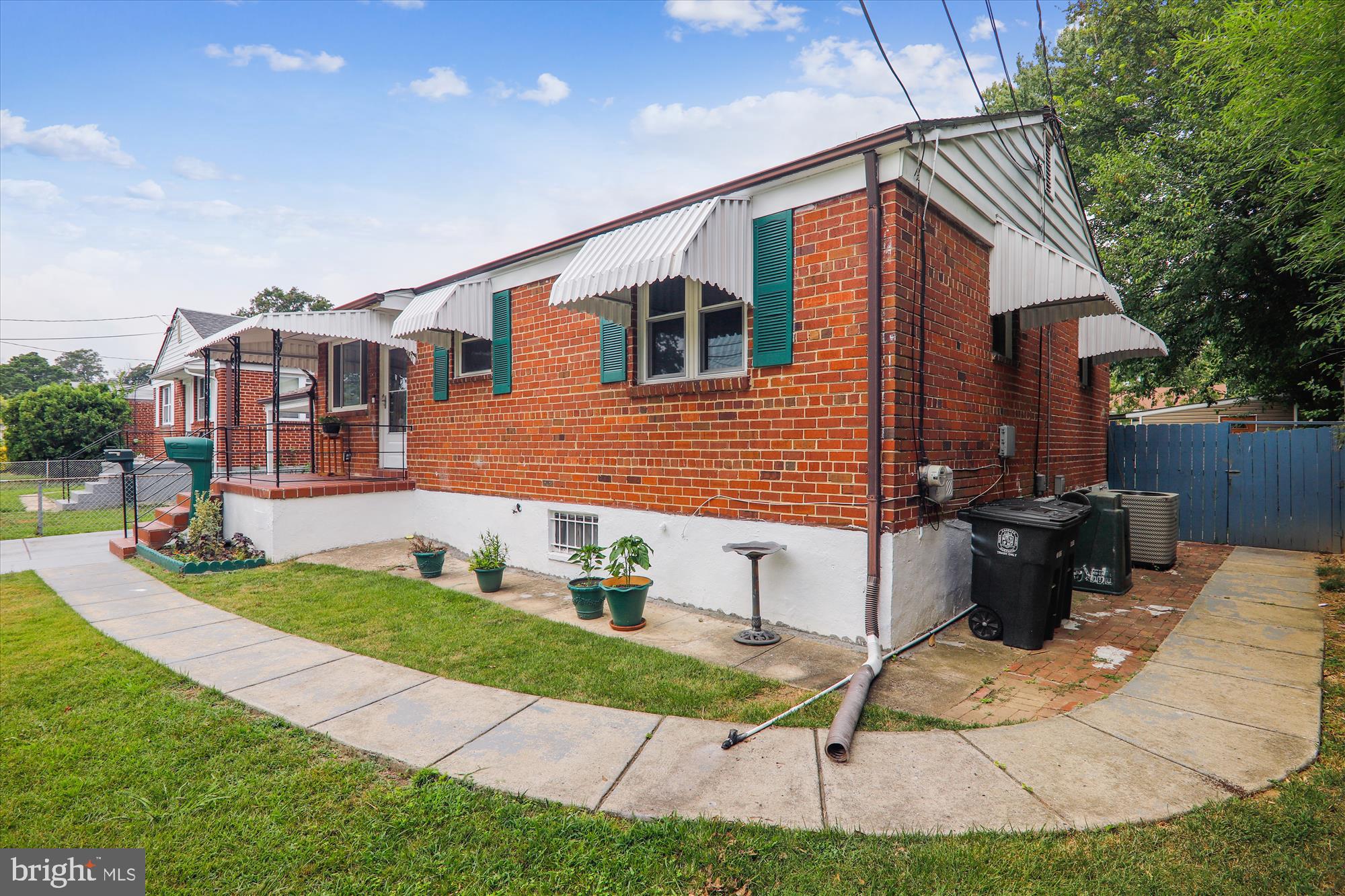 UNIVERSITY GARDENS - Residential