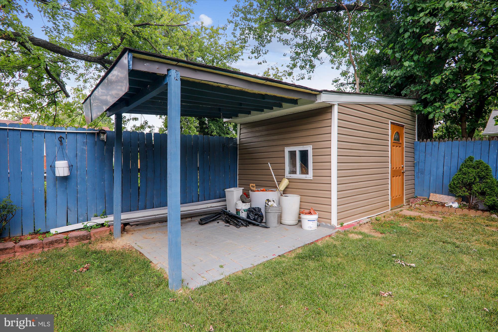 UNIVERSITY GARDENS - Residential