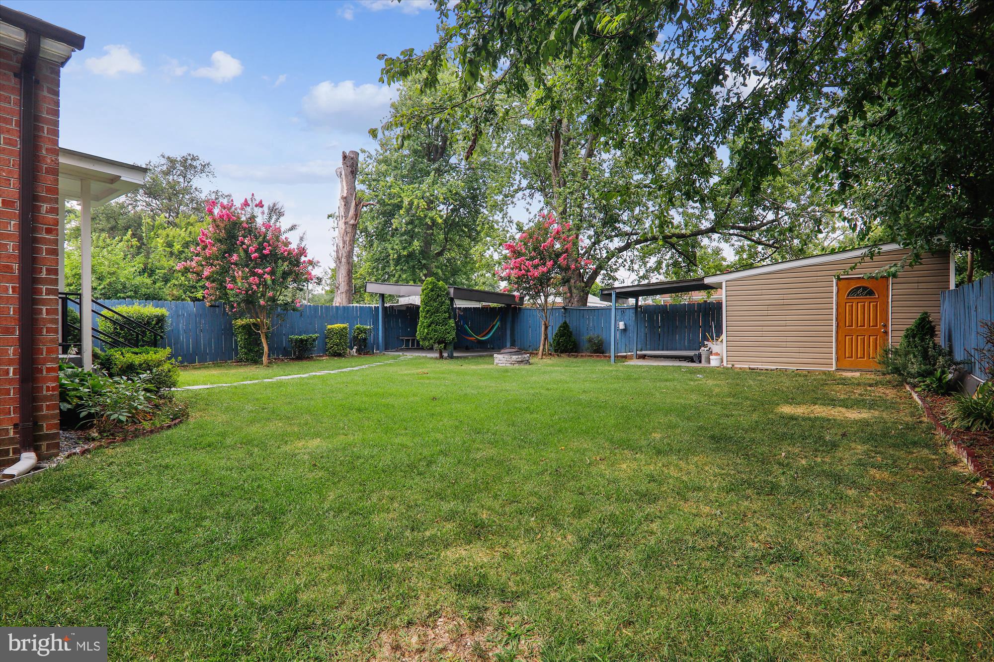 UNIVERSITY GARDENS - Residential