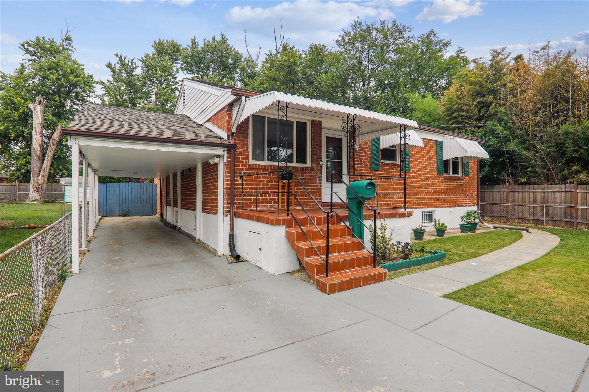UNIVERSITY GARDENS - Residential