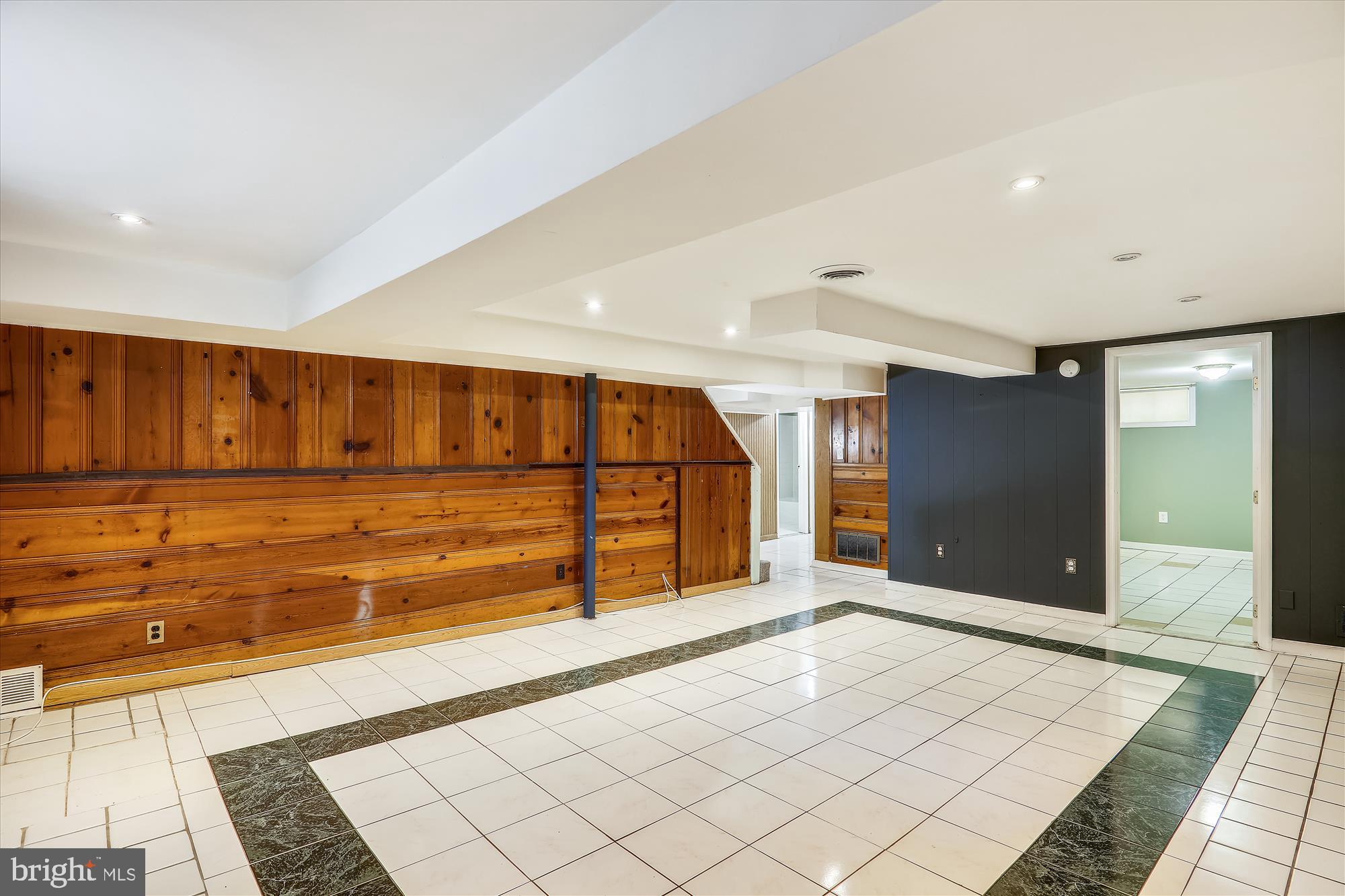 UNIVERSITY GARDENS - Residential