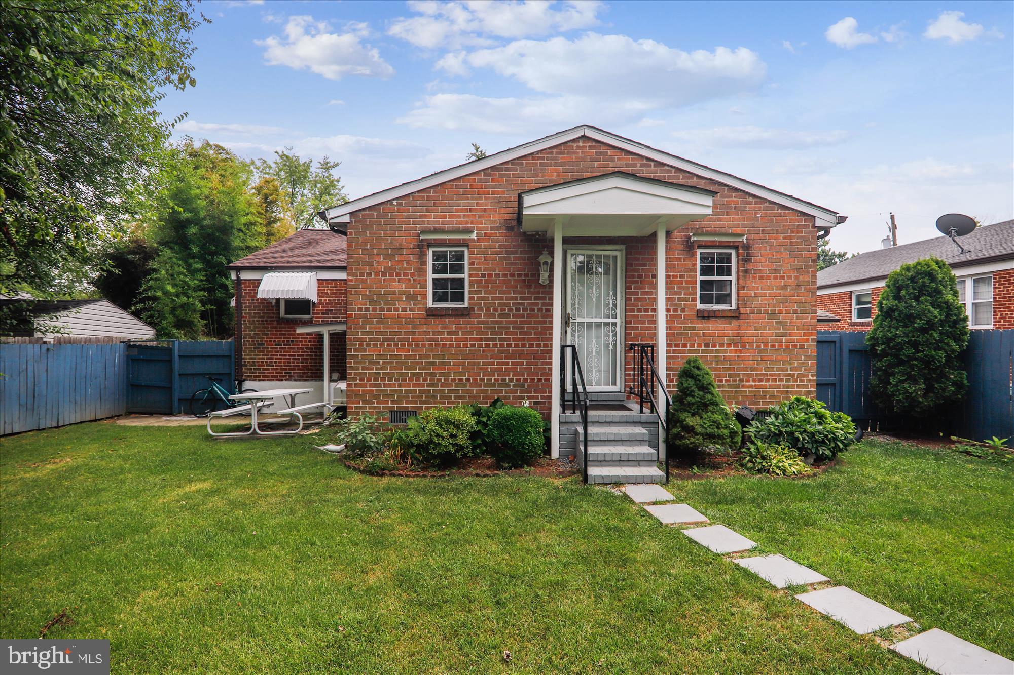 UNIVERSITY GARDENS - Residential