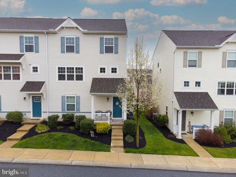 Photo of 325 Cabot Circle, Willow Street, PA 17584 (MLS # PALA2048670)