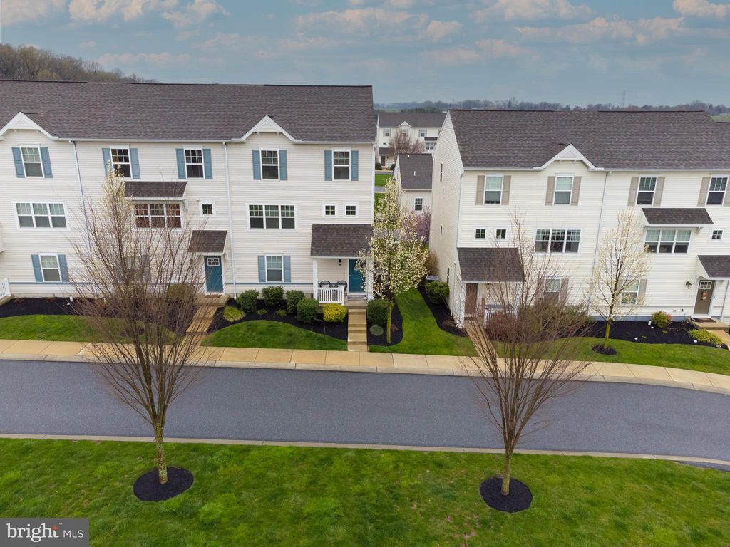 Photo of 325 Cabot Circle, Willow Street, PA 17584 (MLS # PALA2048670)