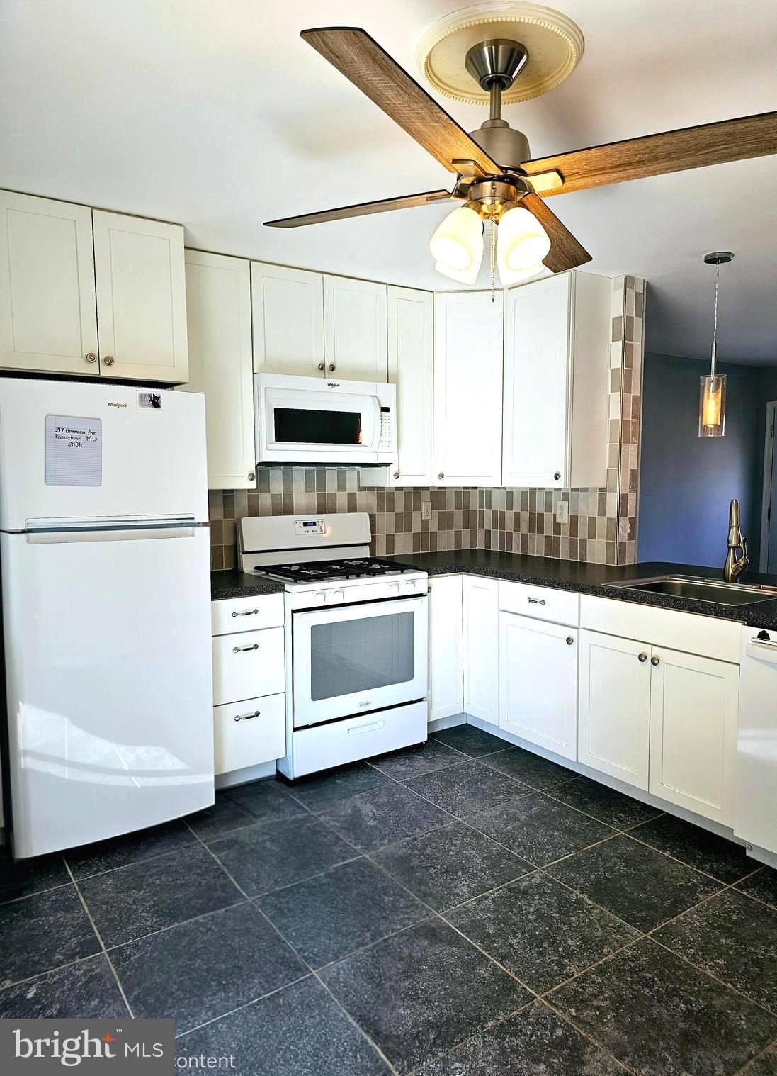 ACADEMY ACRES - Residential Lease