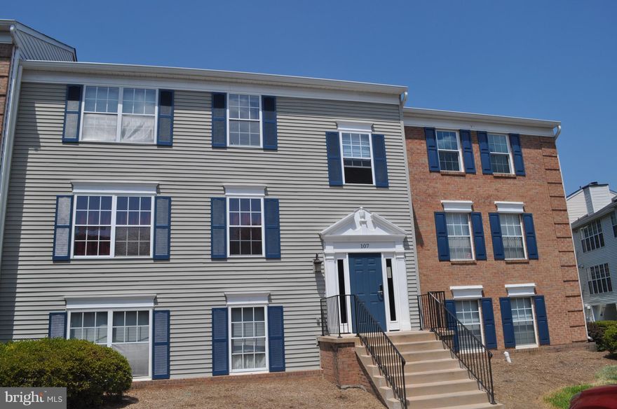 Your wait is over! Sunfilled, tucked away retreat has 756 sq ft. Stunning top-floor condo offers living rm w/ cathedral ceiling, skylight, ceiling fan, fireplace & opens to sunroom. Kitchen w plenty of cabinetry, counters, updated applcs & adjoining dining area. Huge bedroom w/ new windows & walk-in closet. Fresh paint & new floors. Washer/dryer in unit. Pool & tennis. Contracts Sun, 7/8/18 at 7.