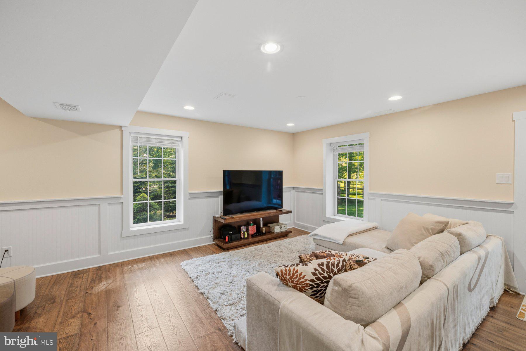 BURLEIGH MANOR - Residential