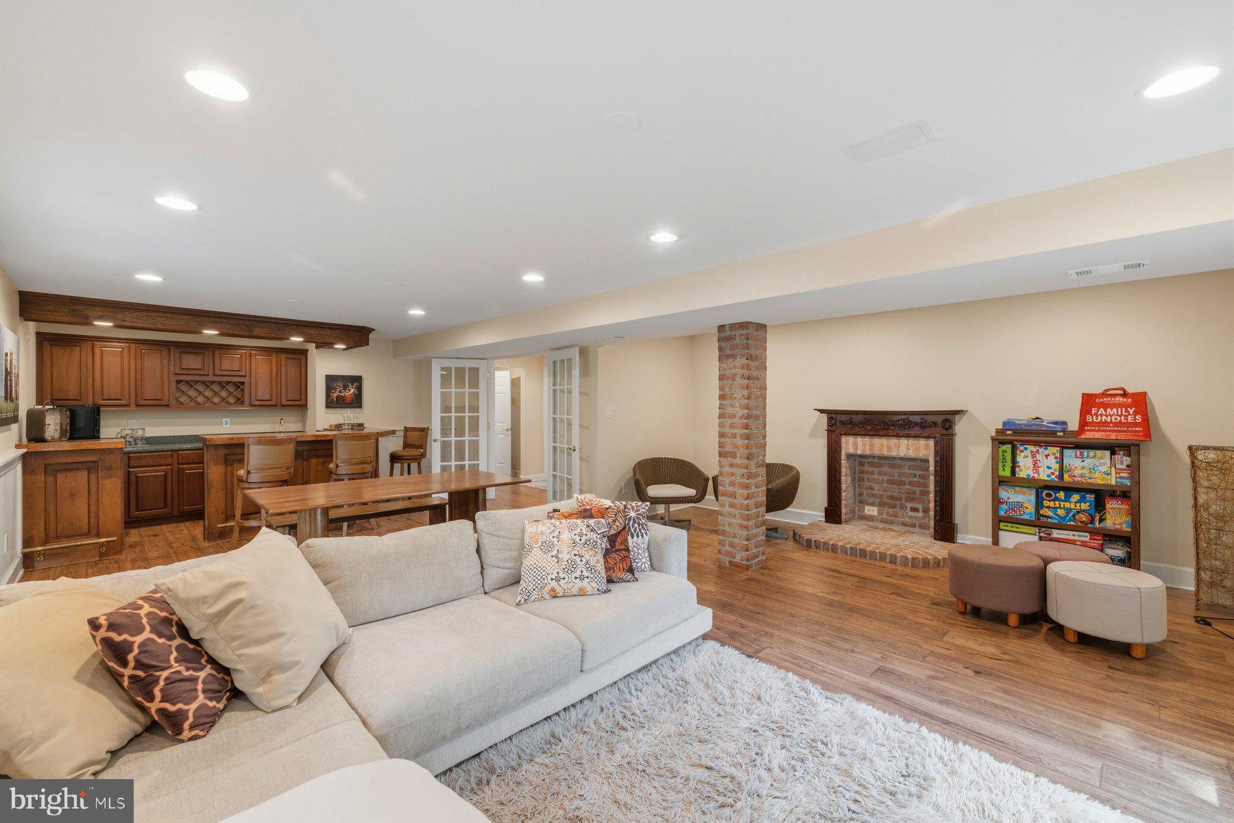 BURLEIGH MANOR - Residential