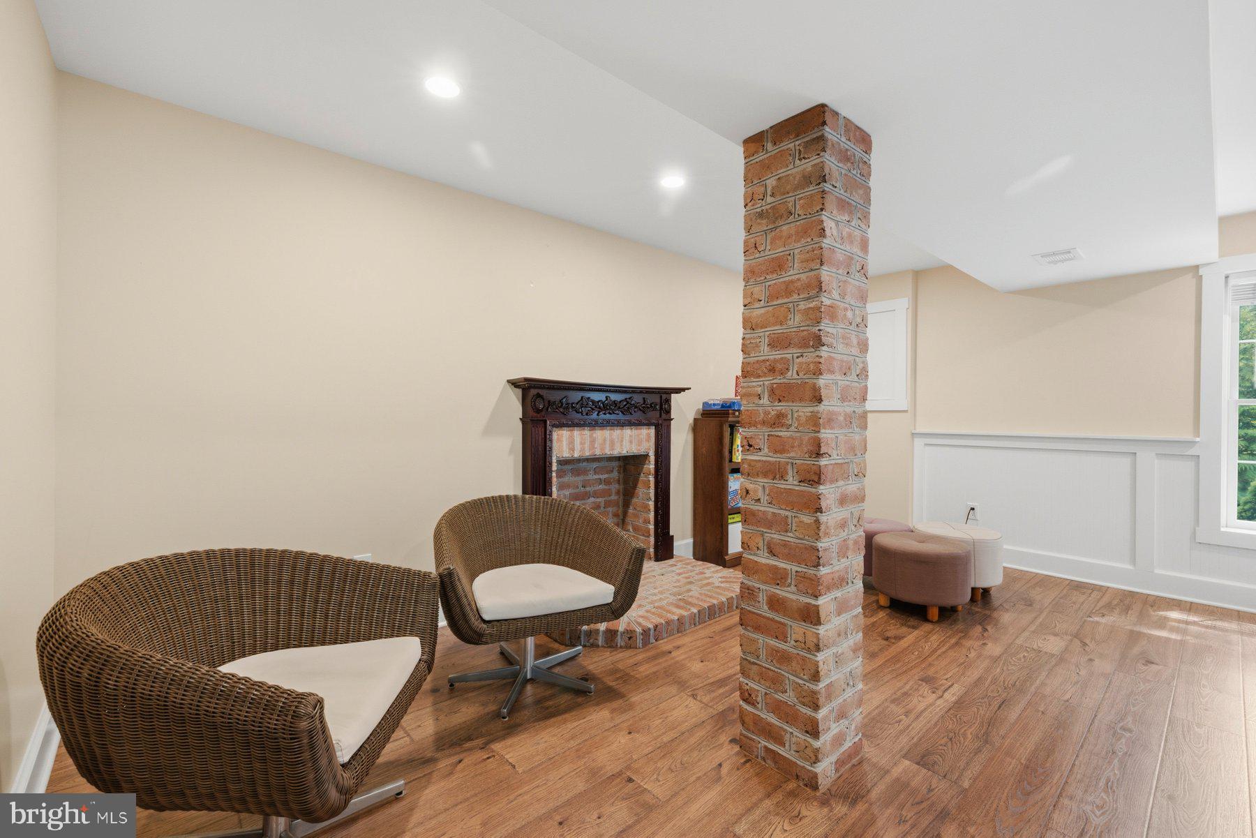 BURLEIGH MANOR - Residential