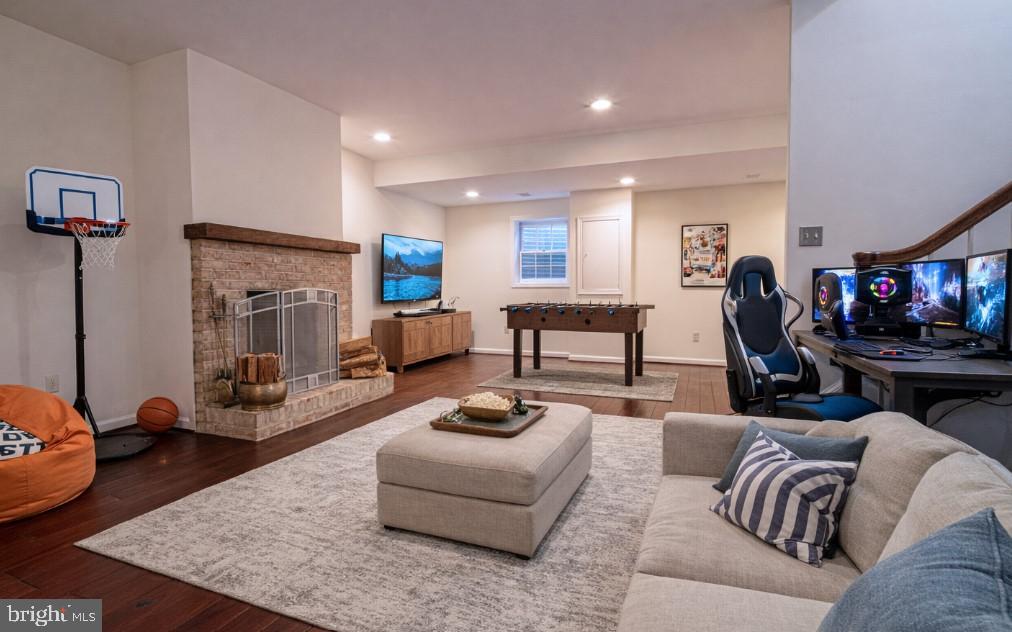 MANOR VILLAGE - Residential