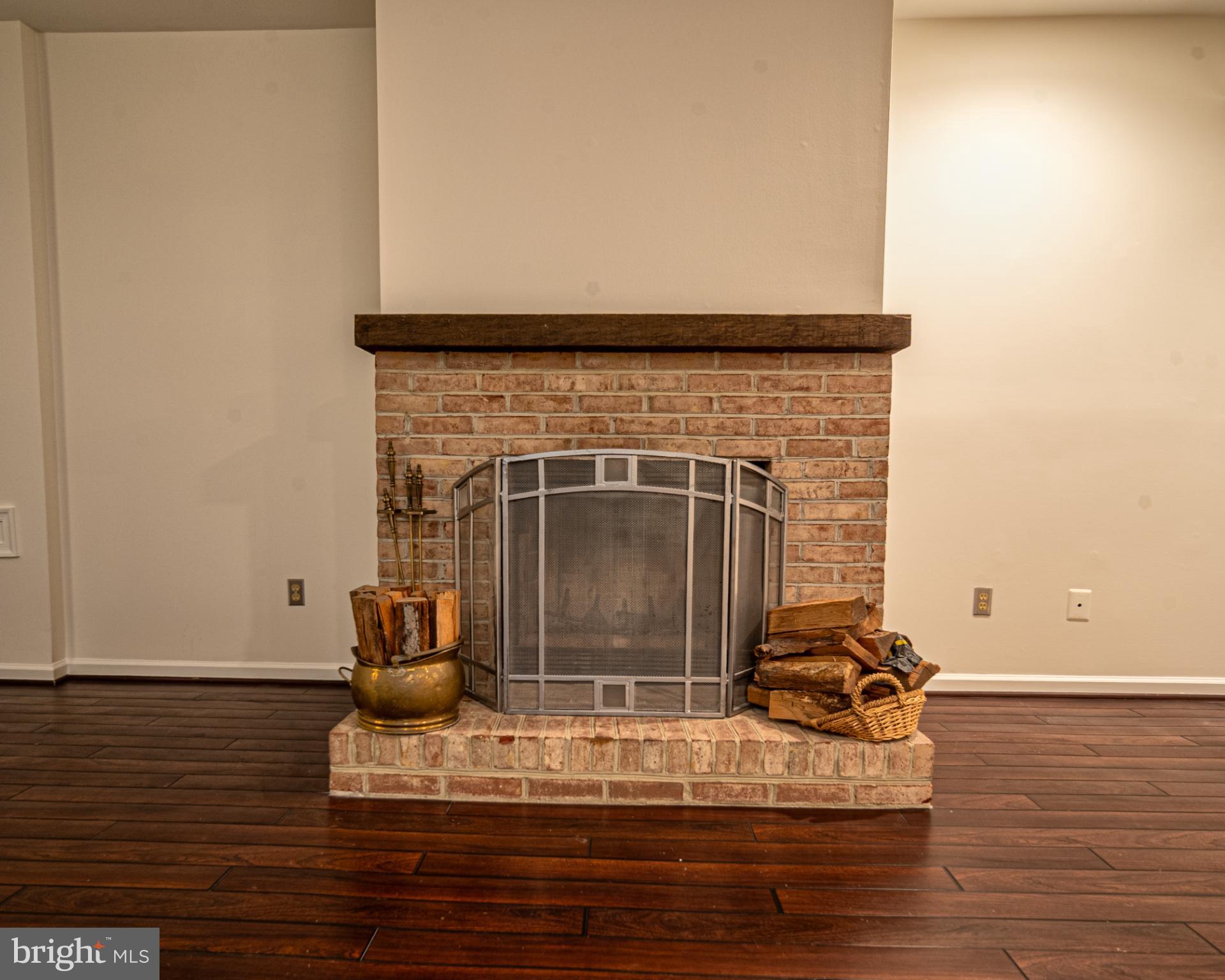 MANOR VILLAGE - Residential