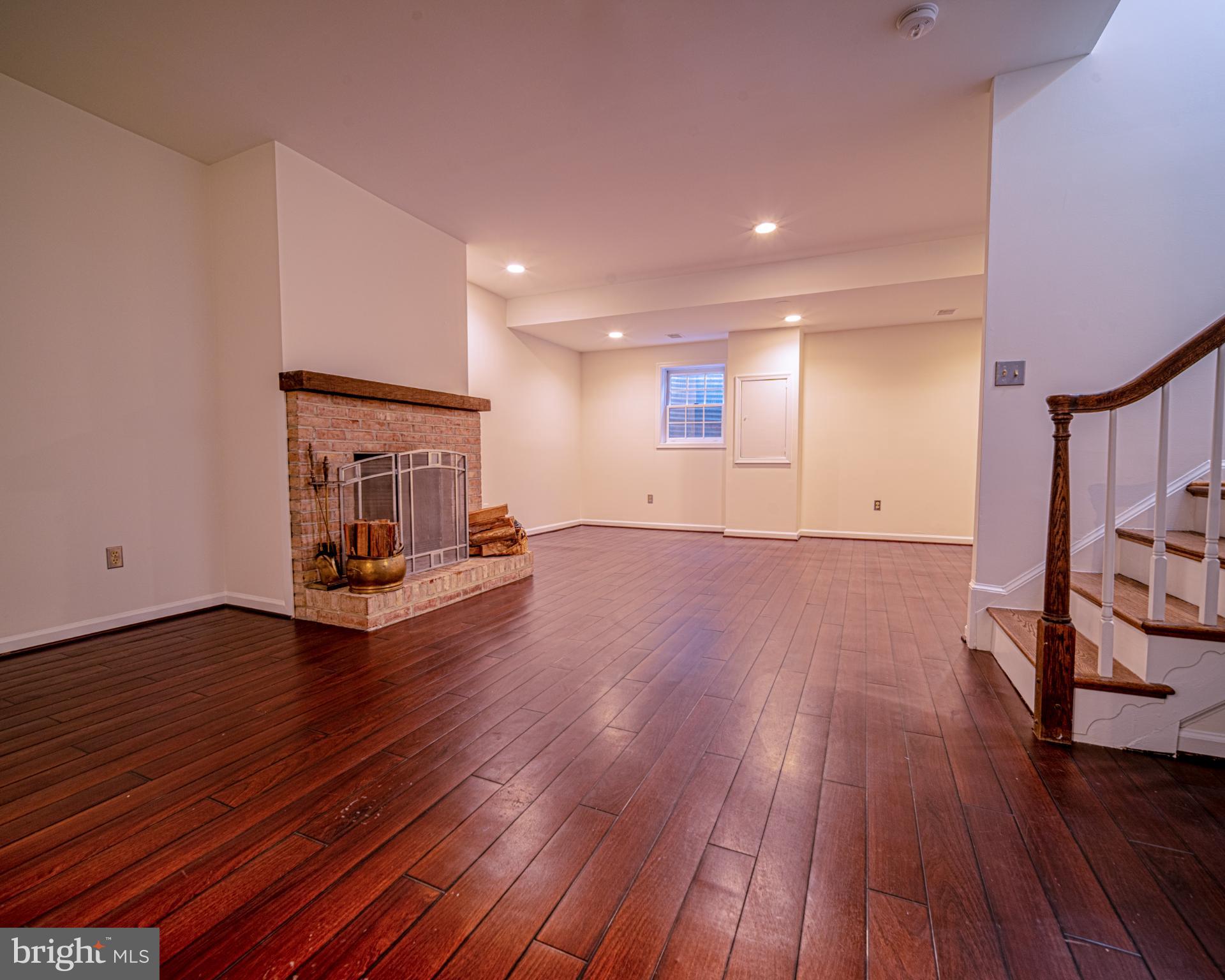 MANOR VILLAGE - Residential