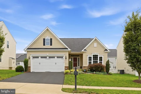 MLS: VAFV2043882