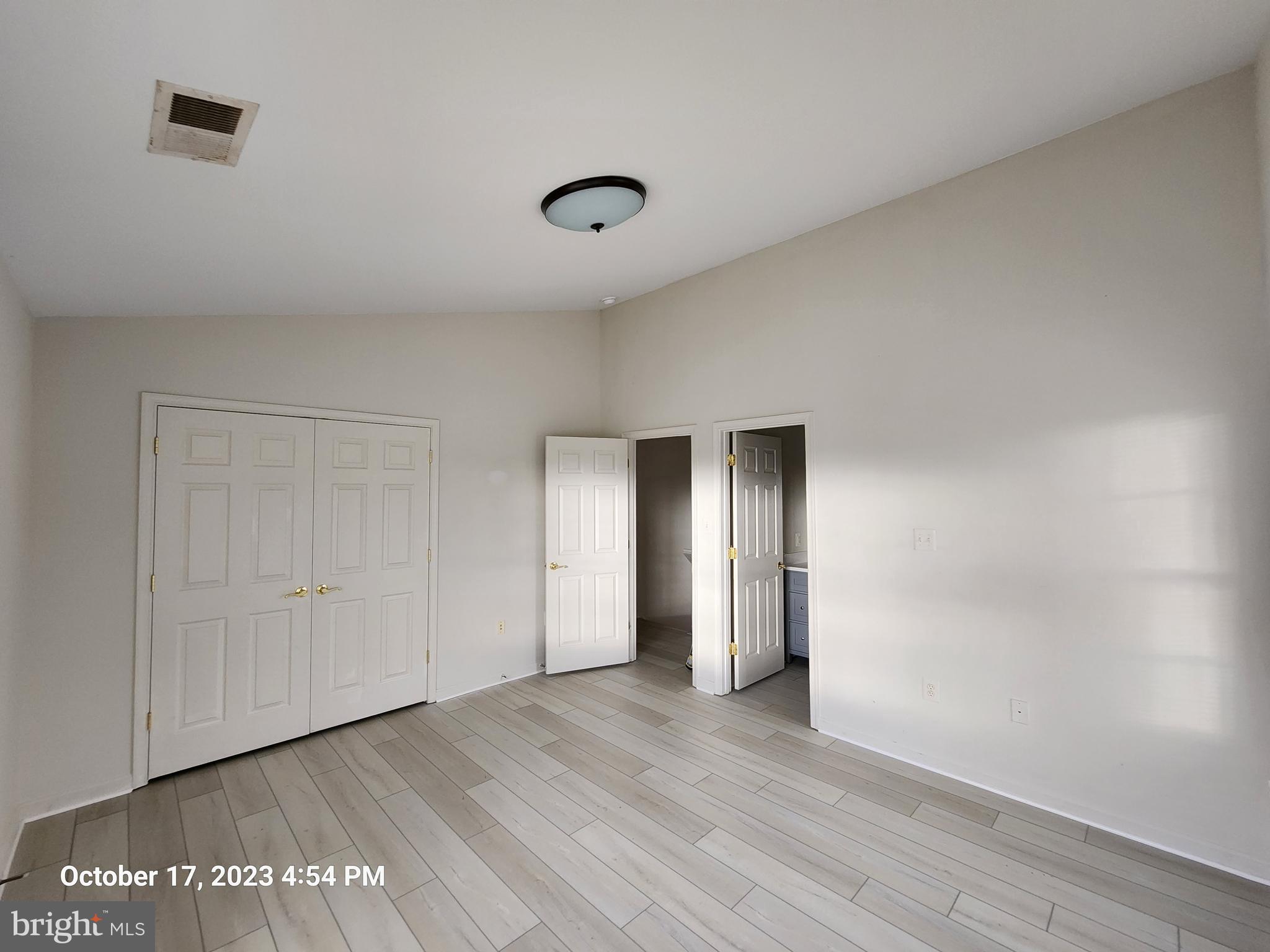 HEARTHSIDE AT FLYNNS CROSSING - Residential