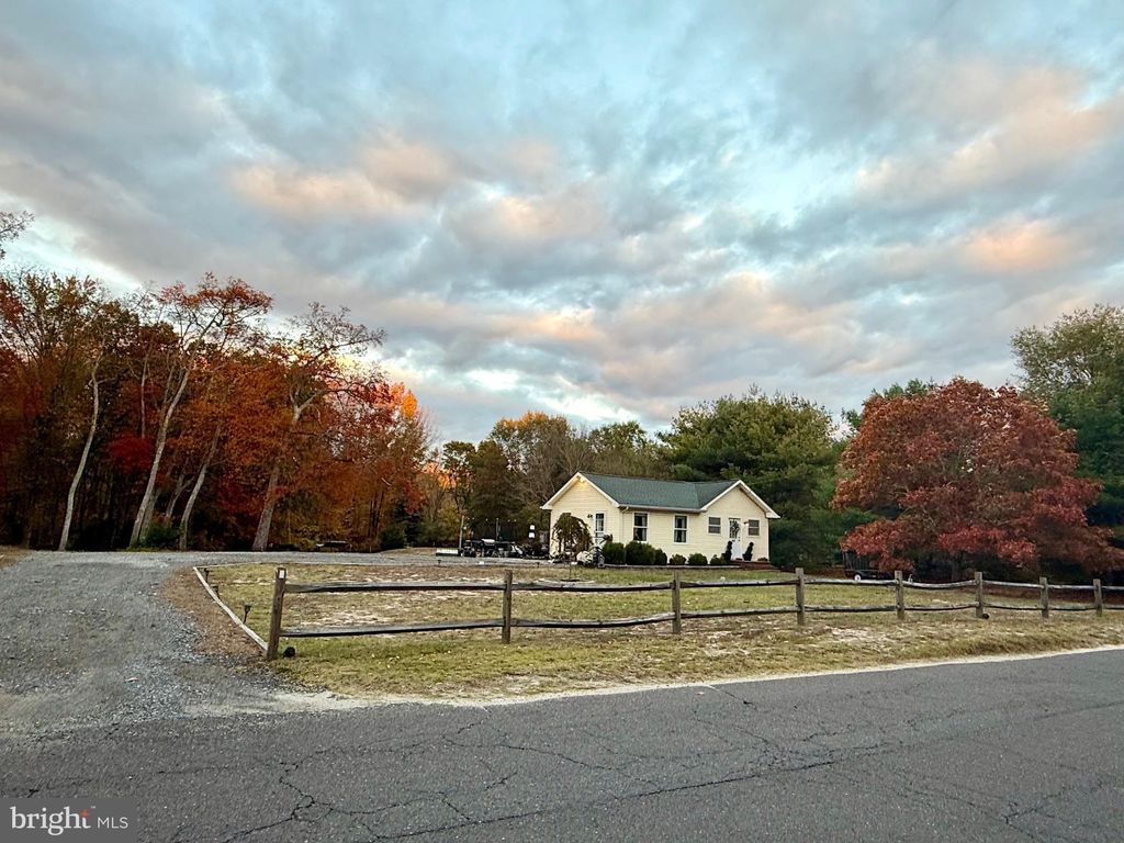 Photo of 144 Burrs Mill Road, SOUTHAMPTON, NJ 08088 (MLS # NJBL2098544)
