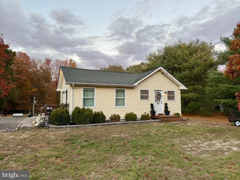 Photo of 144 Burrs Mill Road, SOUTHAMPTON, NJ 08088 (MLS # NJBL2098544)