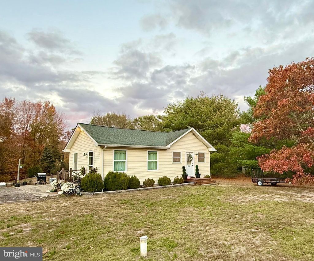 Photo of 144 Burrs Mill Road, SOUTHAMPTON, NJ 08088 (MLS # NJBL2098544)
