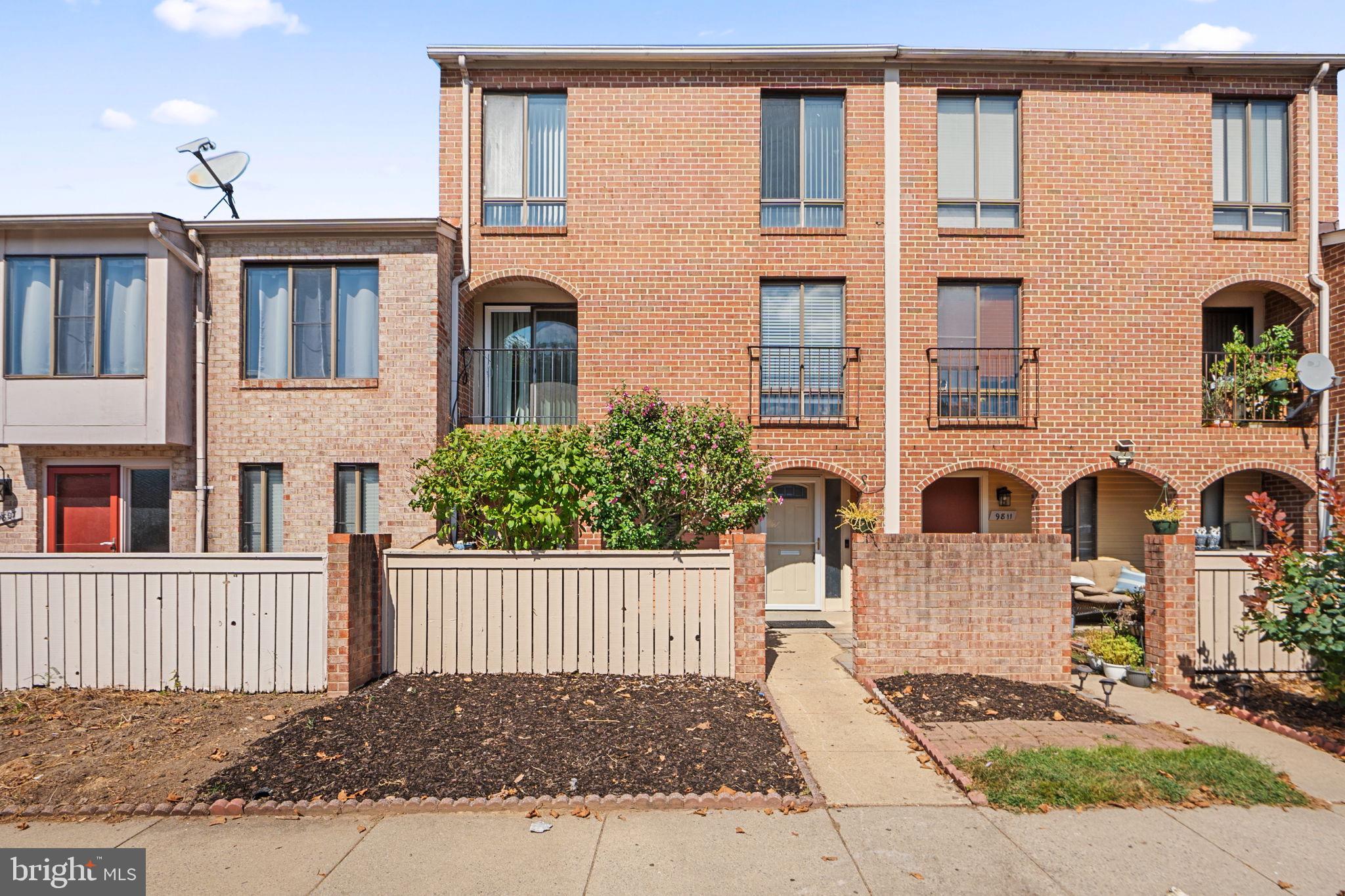 Discover the charm of this inviting townhouse in Thomas Choice West, where comfort meets modern living. The upgraded countertops in the kitchen complement the suite of appliances, including a dishwasher, electric oven, and refrigerator, making meal prep a delight. With three spacious bedrooms and two full bathrooms, this home offers ample space for relaxation. Enjoy the convenience of an entry-level bedroom with its own full bath w/tub for unwinding after a long day. Natural light pours in through thoughtfully placed window treatments, enhancing the warm ambiance throughout. Step outside to enjoy community amenities, including a refreshing outdoor pool, clubhouse, and common grounds. This home is not just a place to live; it's a place to thrive. Experience the perfect blend of comfort and community in this delightful residence!