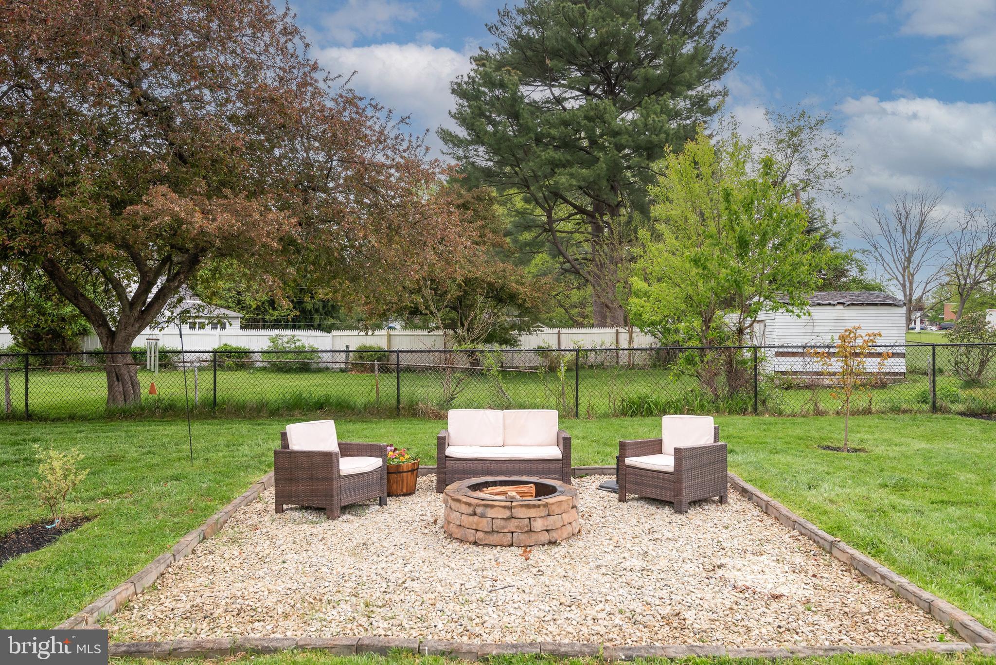 ASTON ARMS - Residential