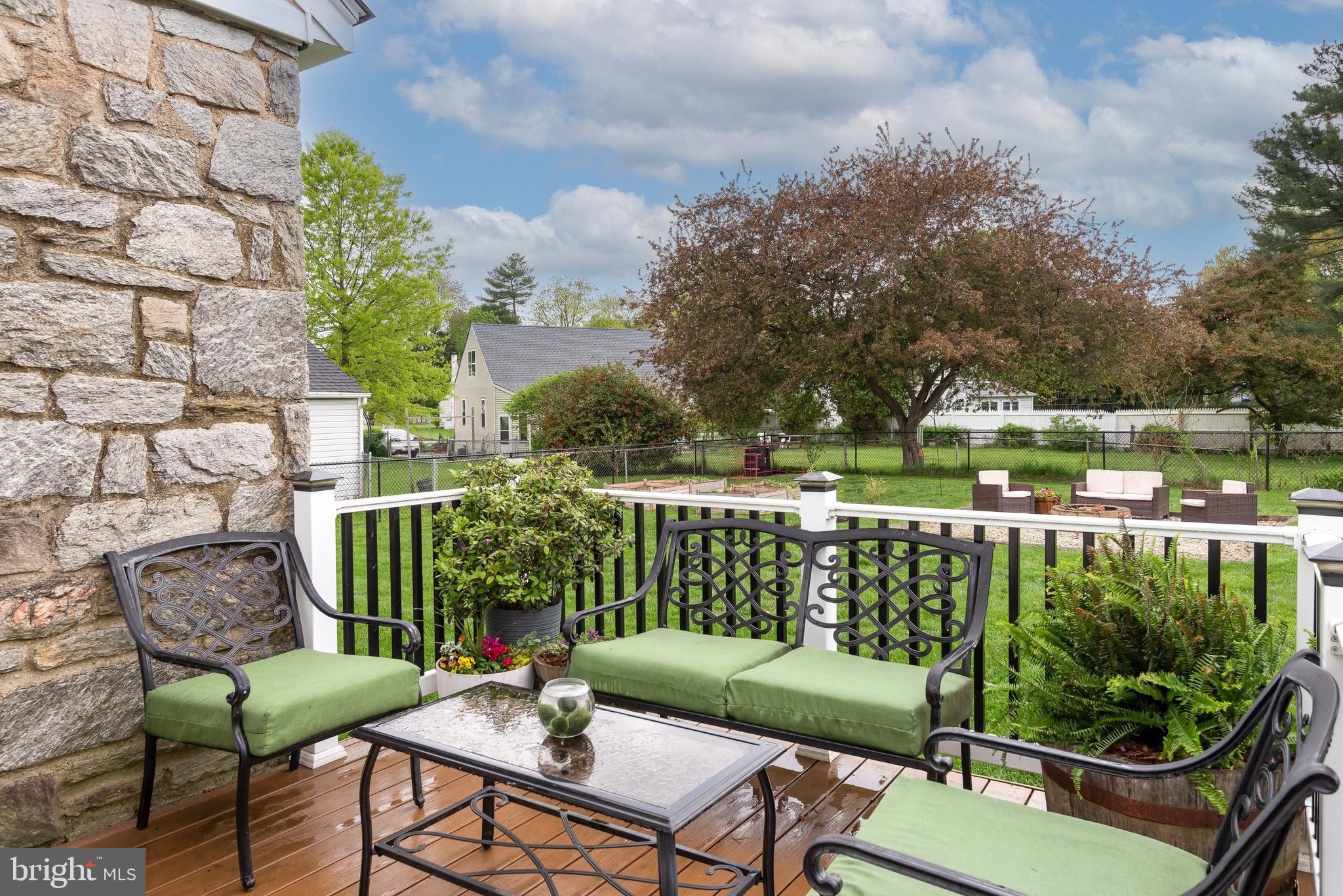 ASTON ARMS - Residential