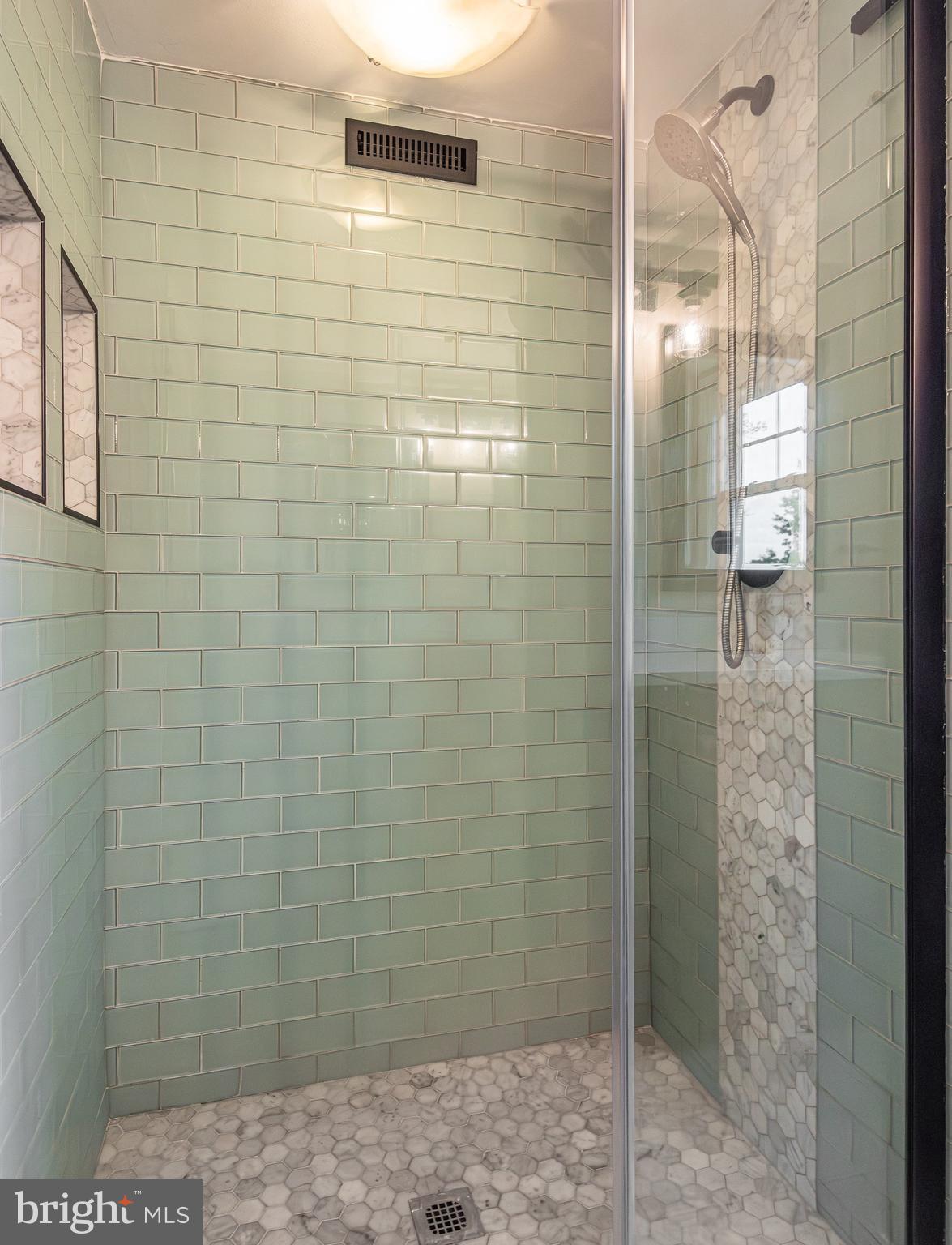 ASTON ARMS - Residential