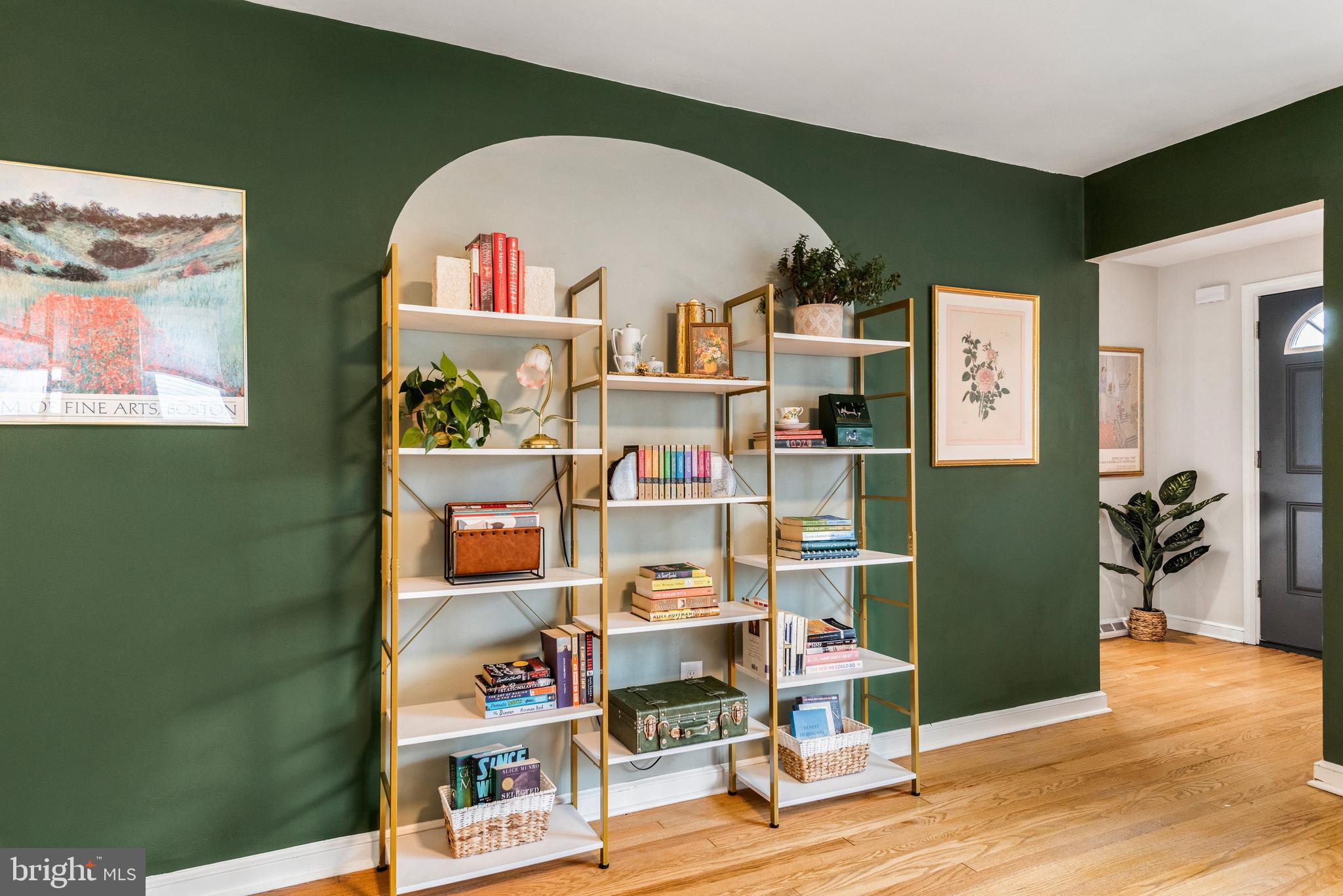 ASTON ARMS - Residential