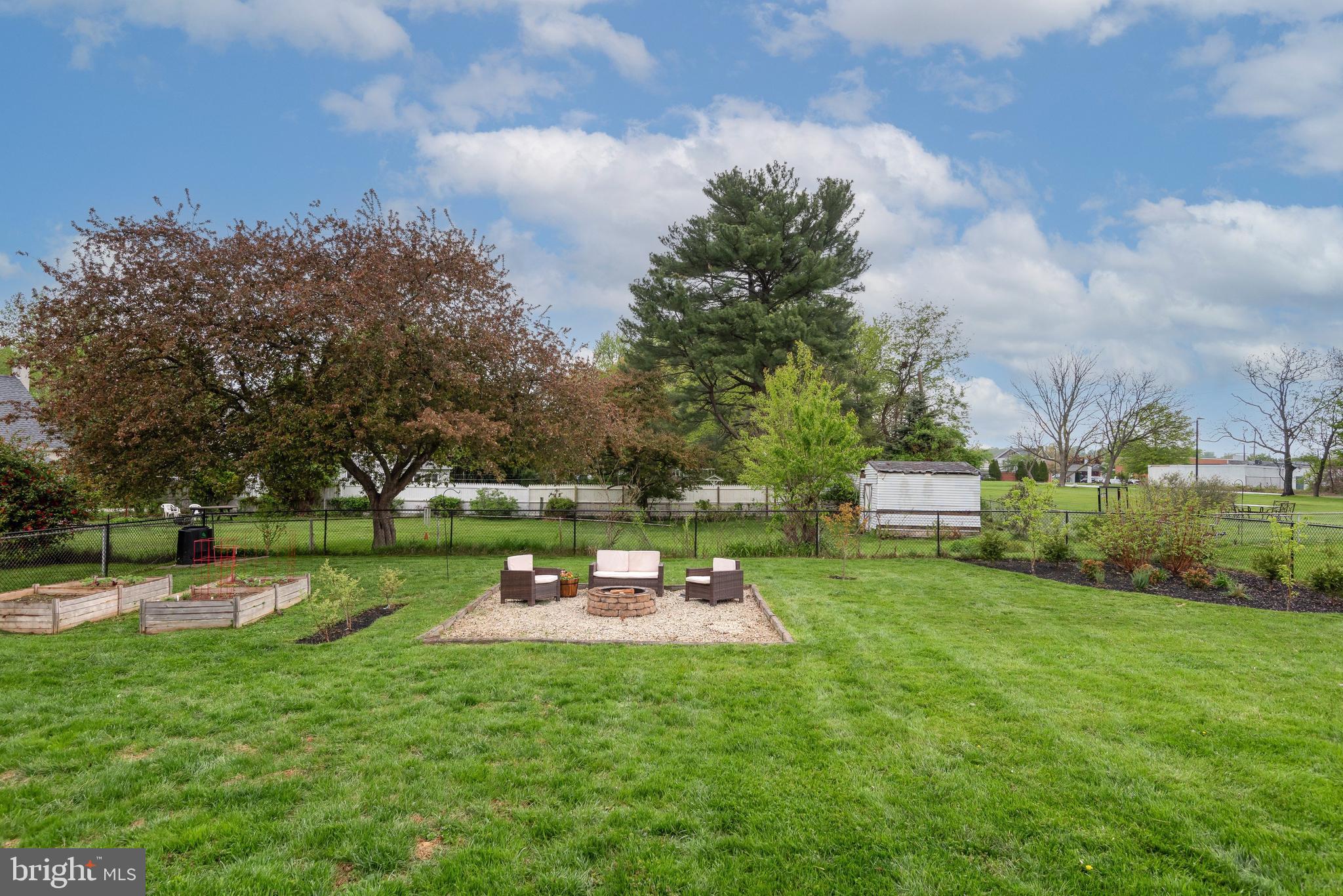 ASTON ARMS - Residential