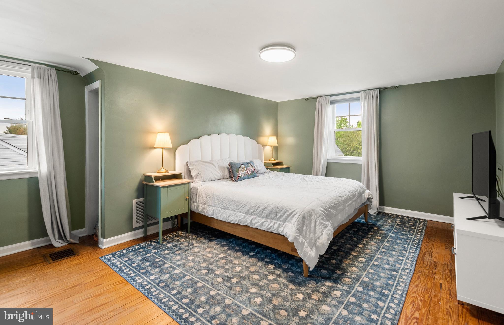 ASTON ARMS - Residential